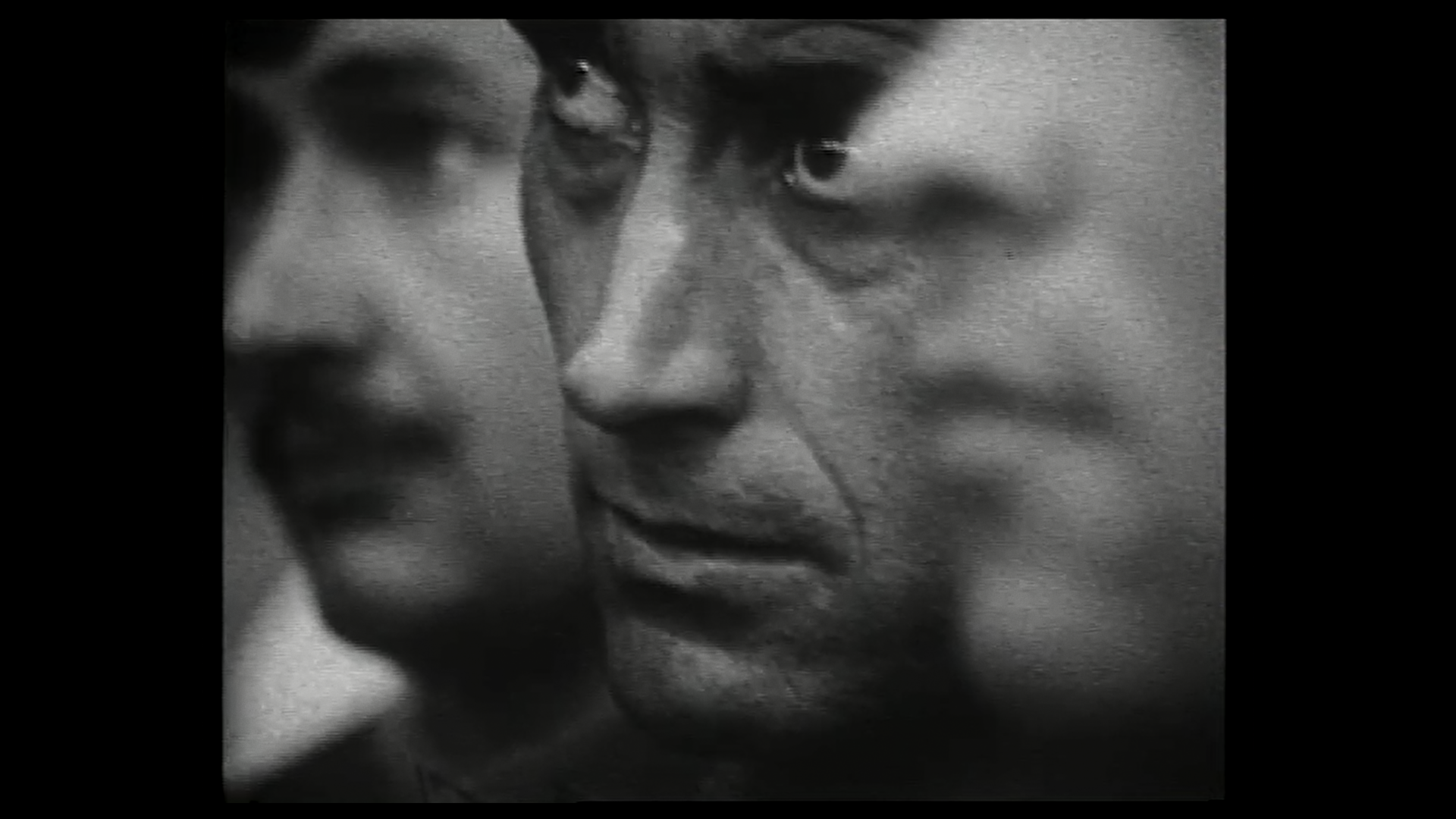 les_mains_invisibles_still2.png