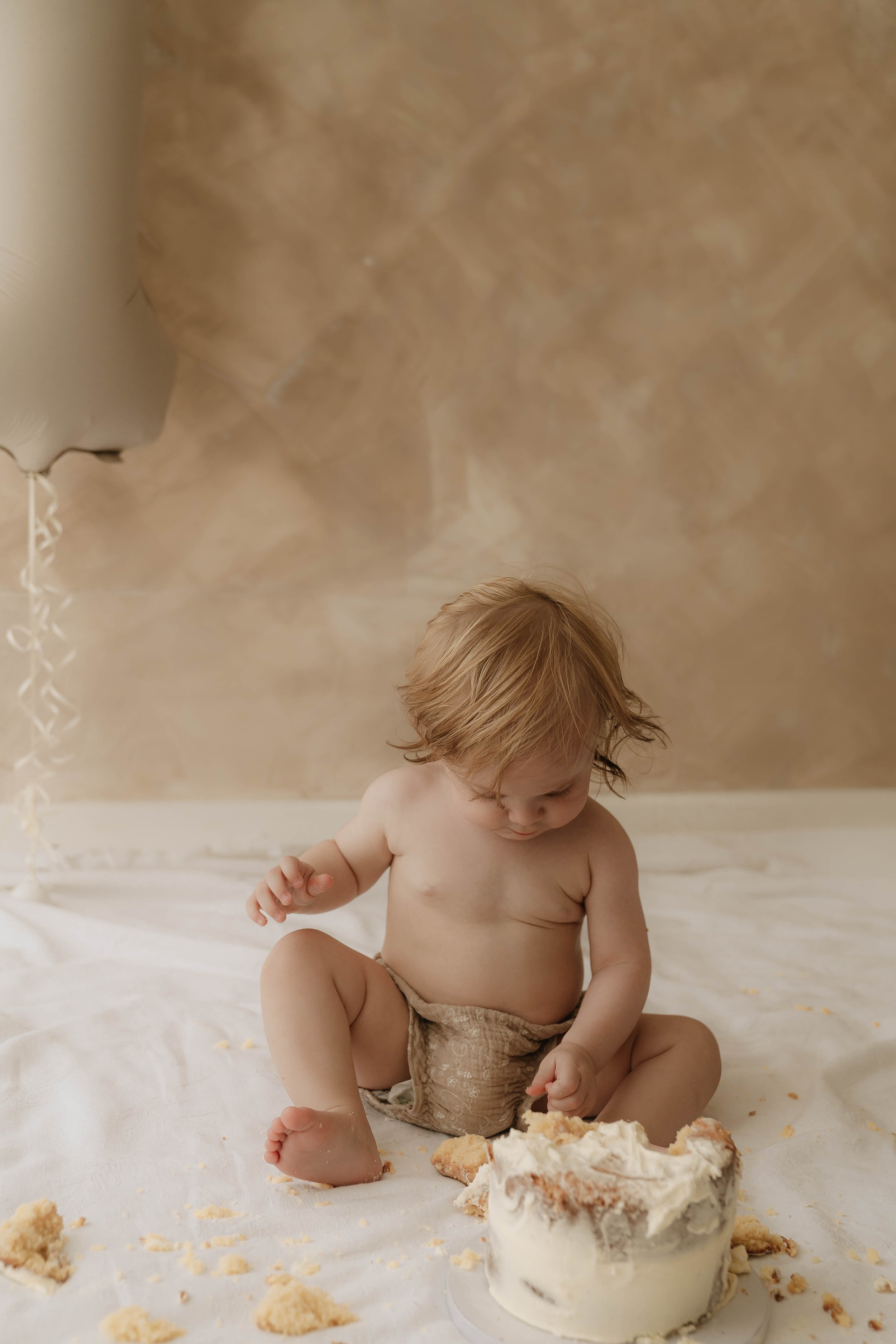 Hampshire Cake Smash Photographer