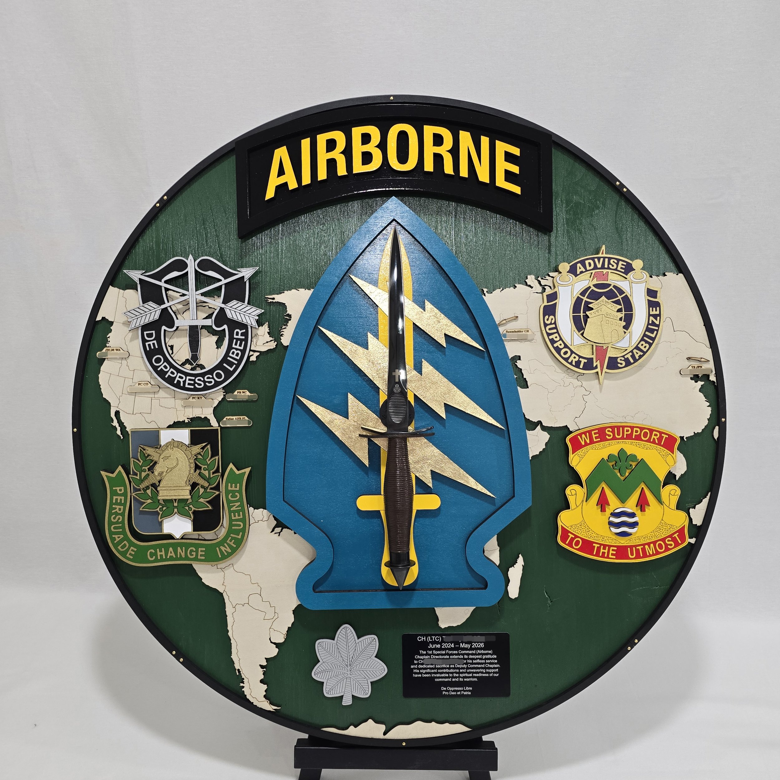 24-inch Round Plaque with Magnetic Knife Holder
