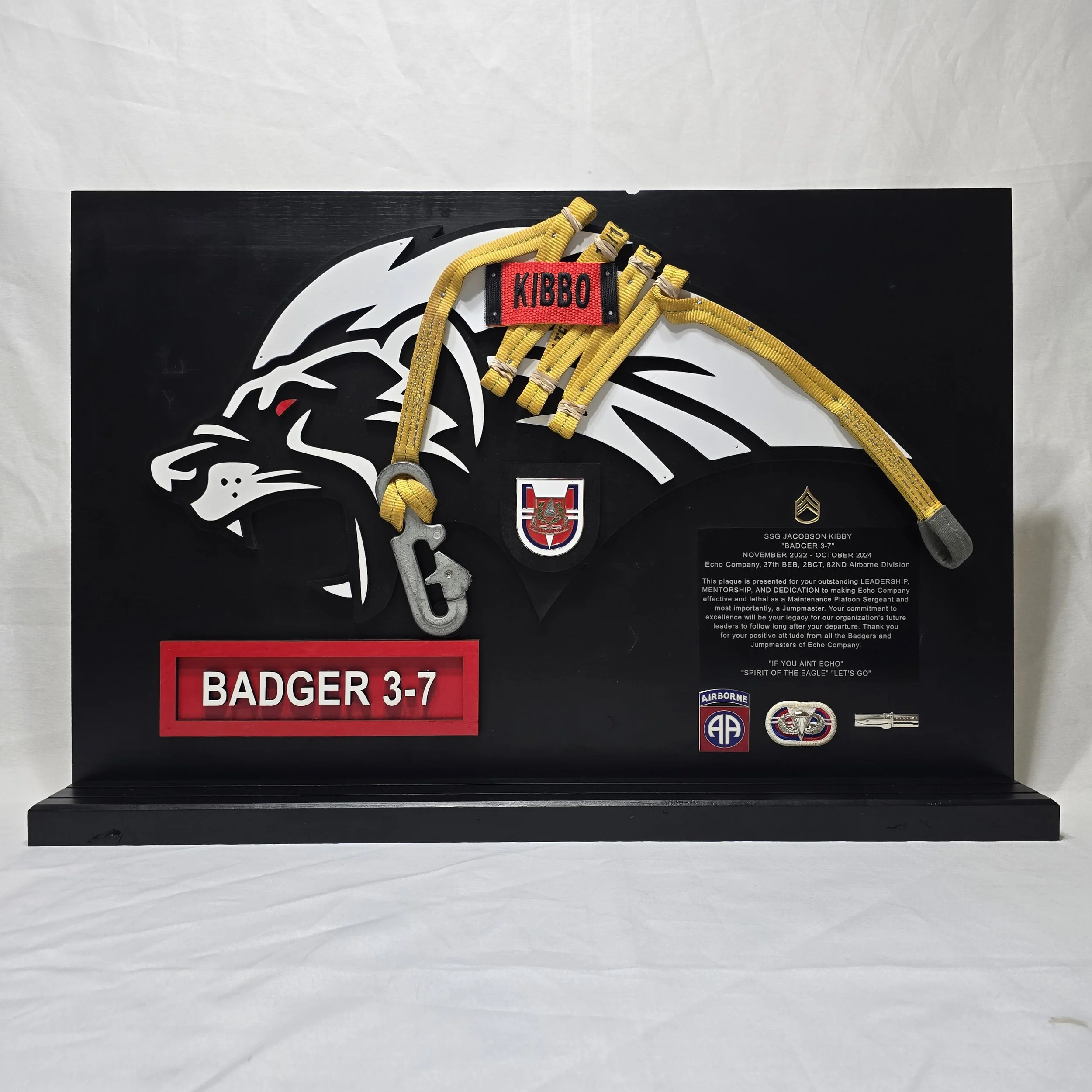 30x20 Plaque with Two-Row Coin Holder and Static Line