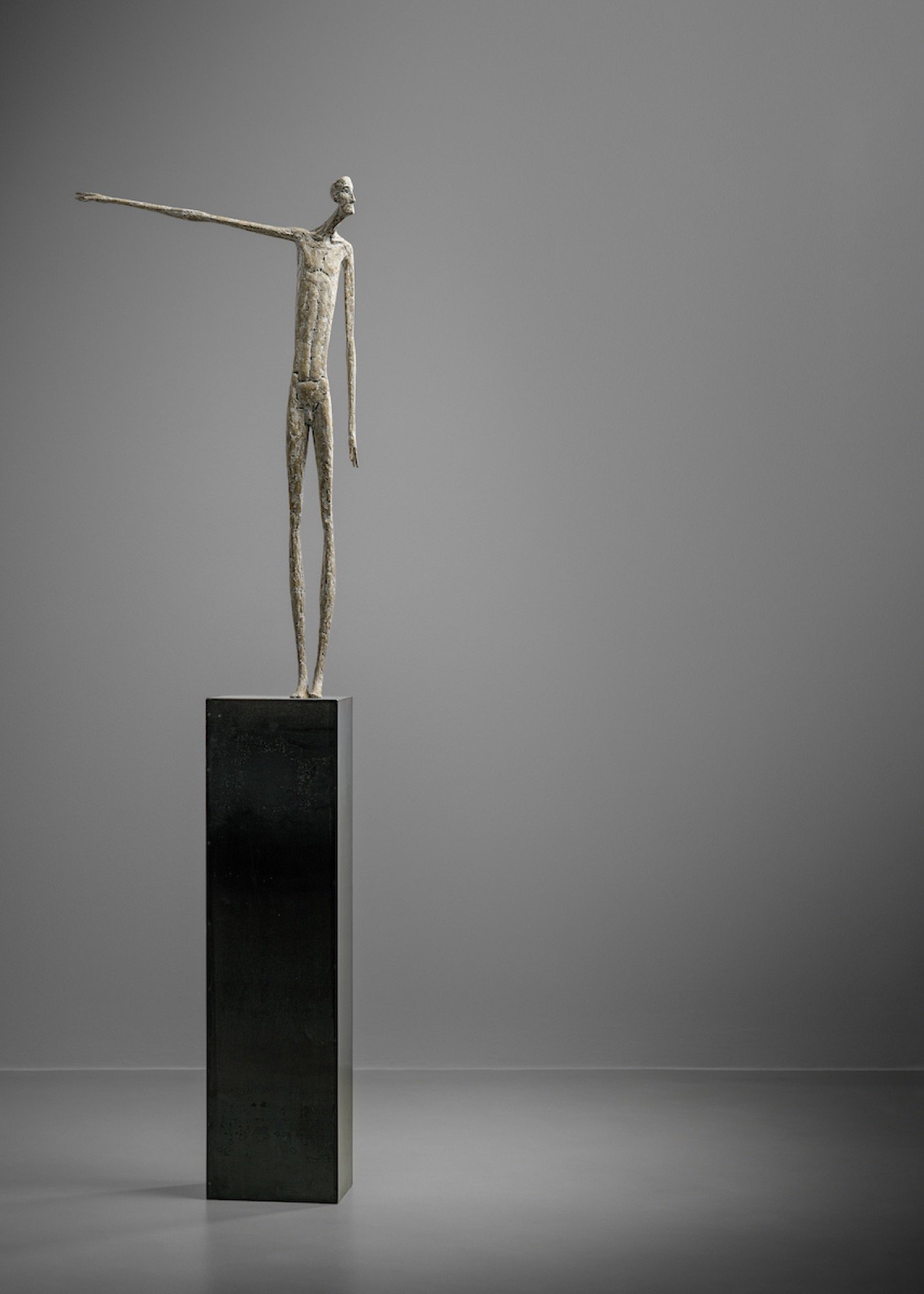 %22Direzione opposta%22, Erde aus Siena, 184cm, 2023.jpg