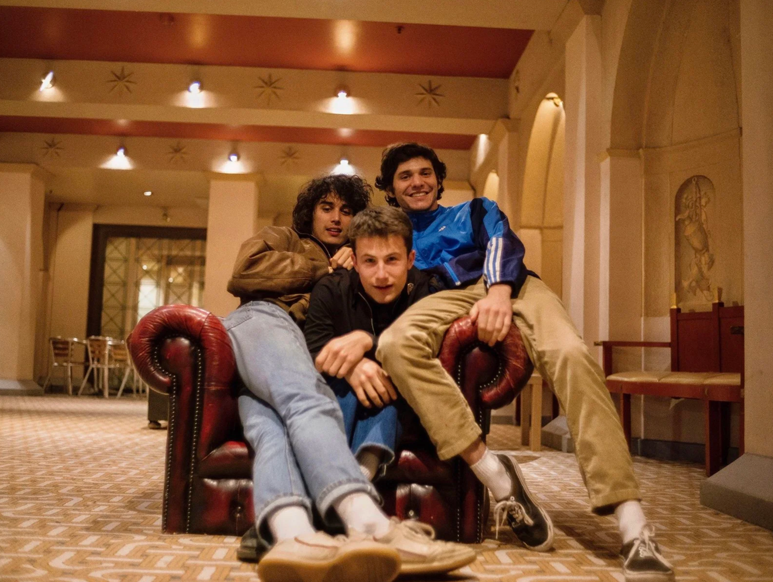 WALLOWSBACKSTAGEALLYPALLY.png