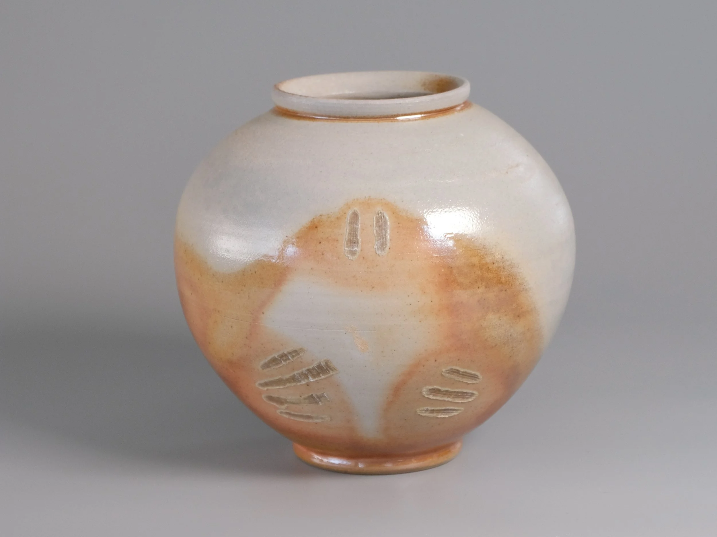 vedfyrt månekrukke eller moonjar brent på skjell