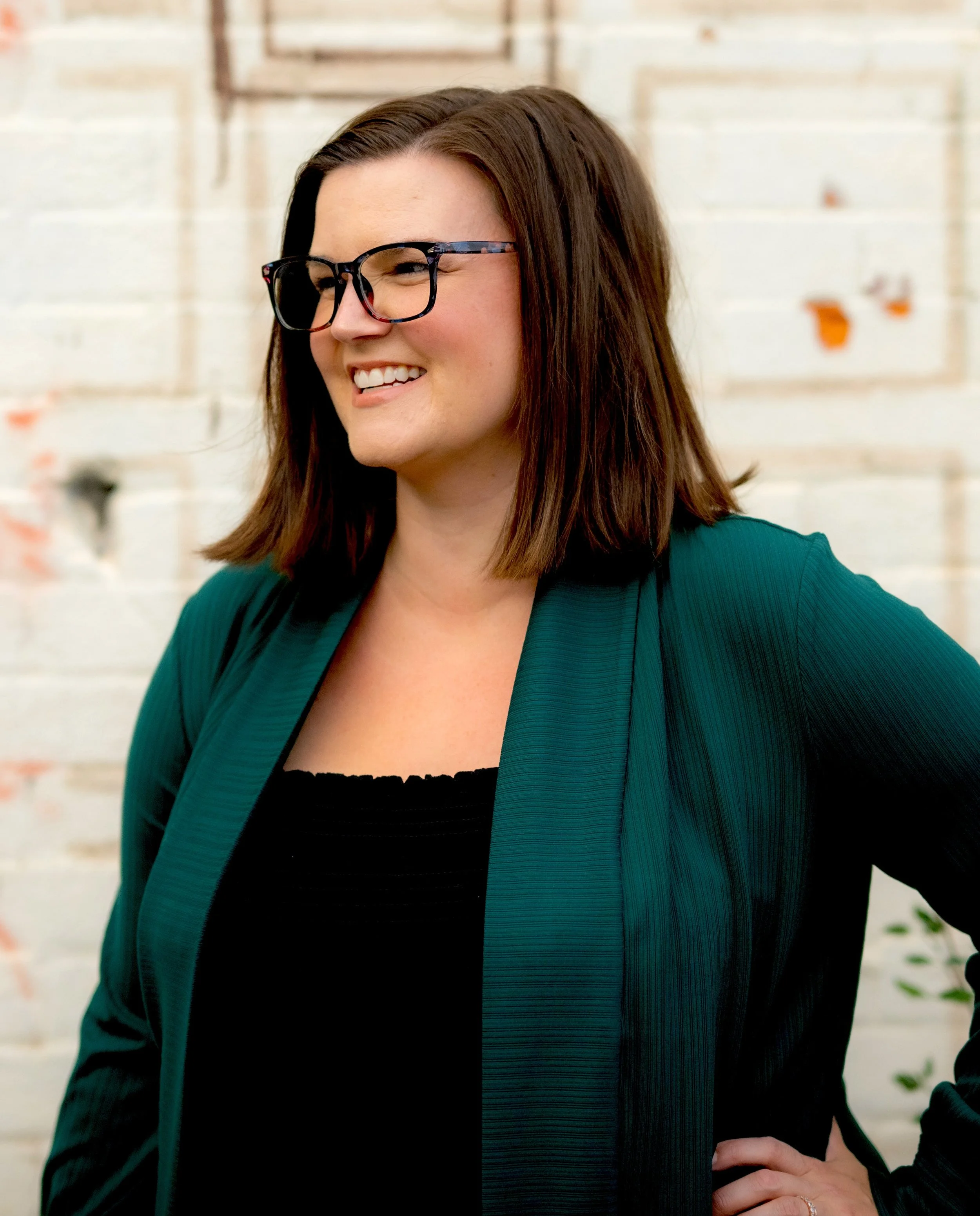 Brunette woman in glasses