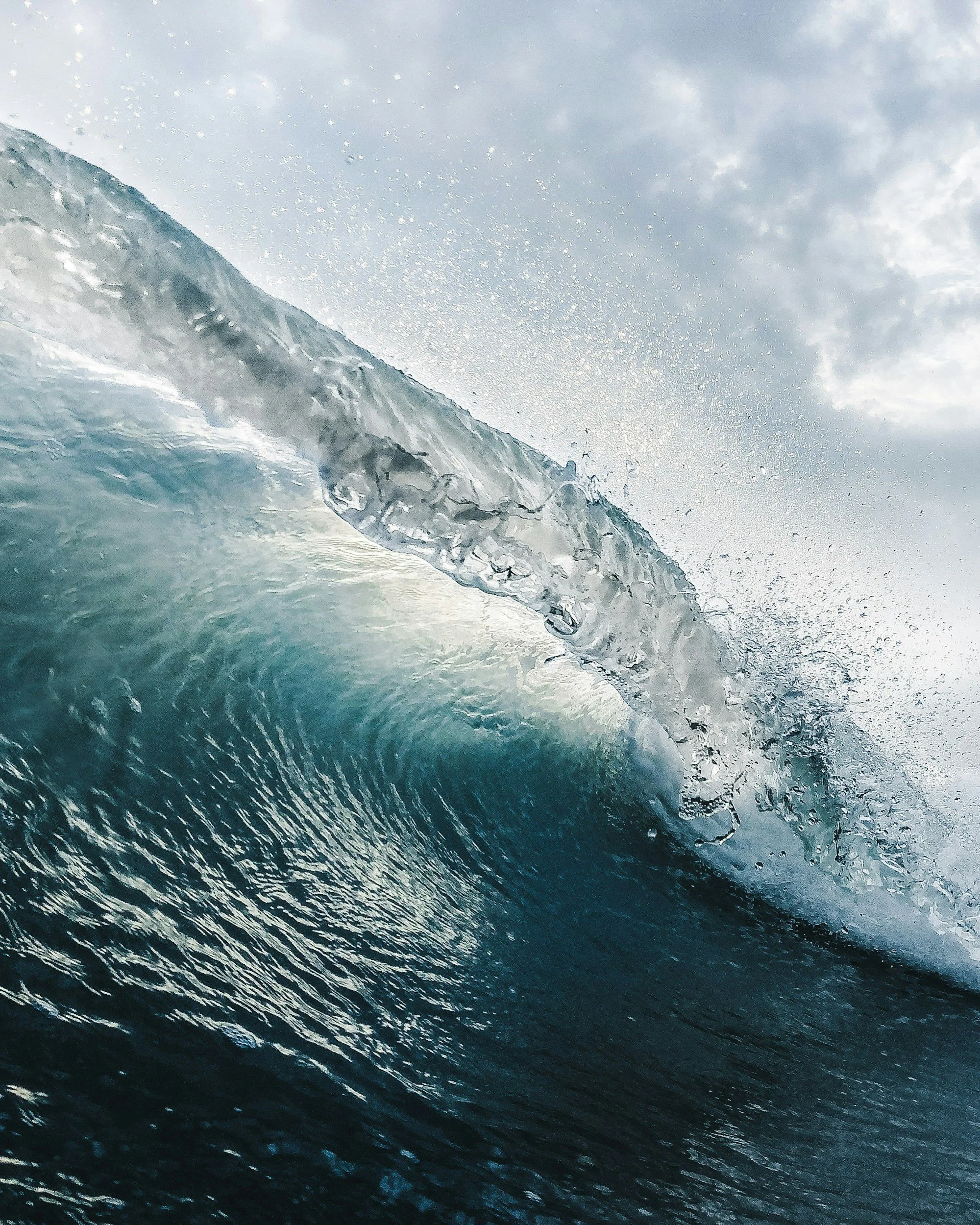 Ocean wave cresting