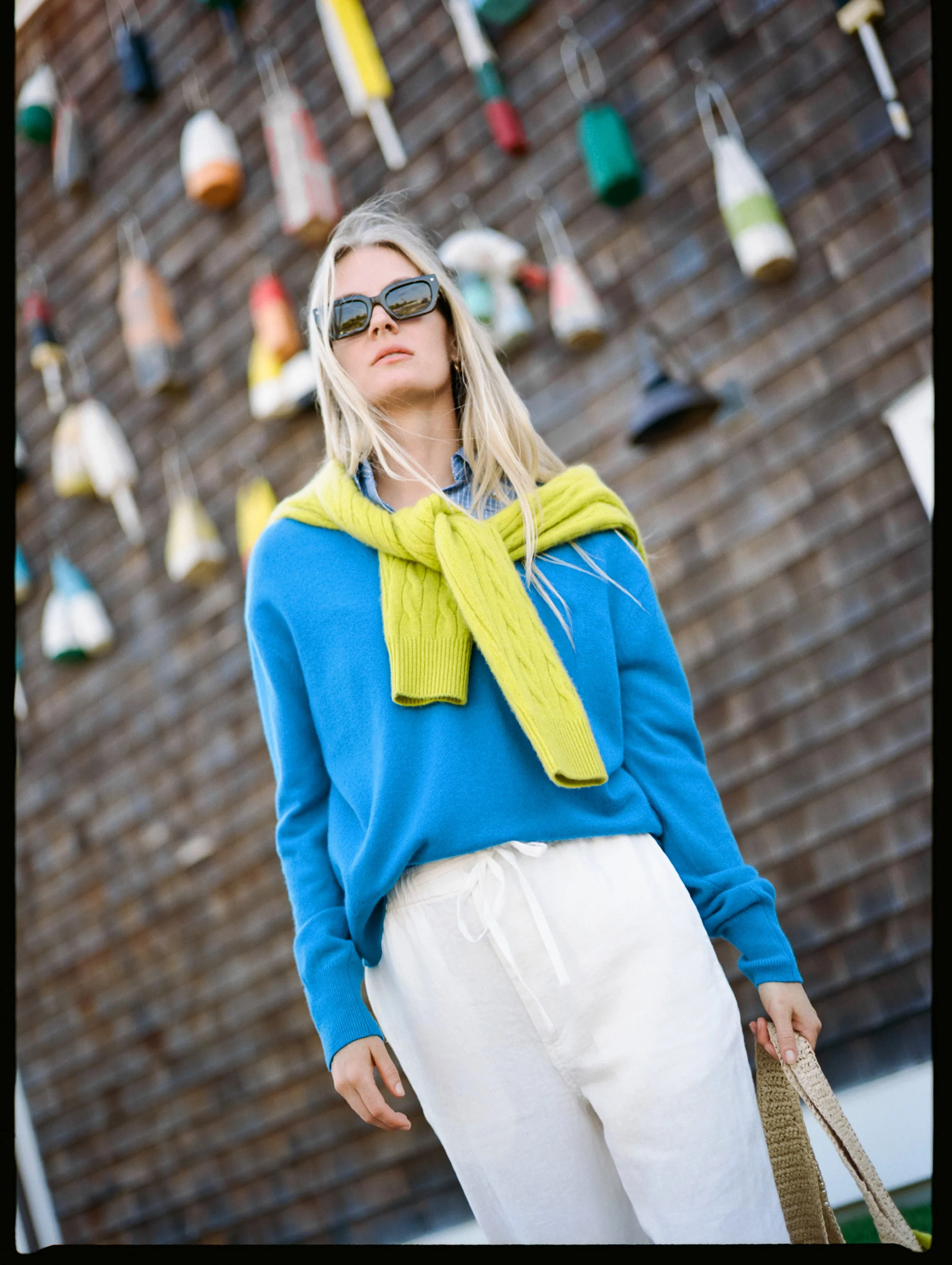 21086_Cashmere V Neck_Bright Azure_JD_01.jpg