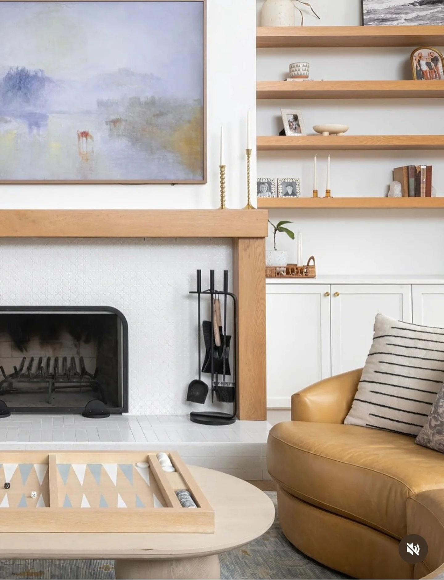 To walk into your home and feel a sense of ease and peace is something worth working towards. 🏠🕊️ here&rsquo;s a pretty little project we did last year, still swooning all over her.