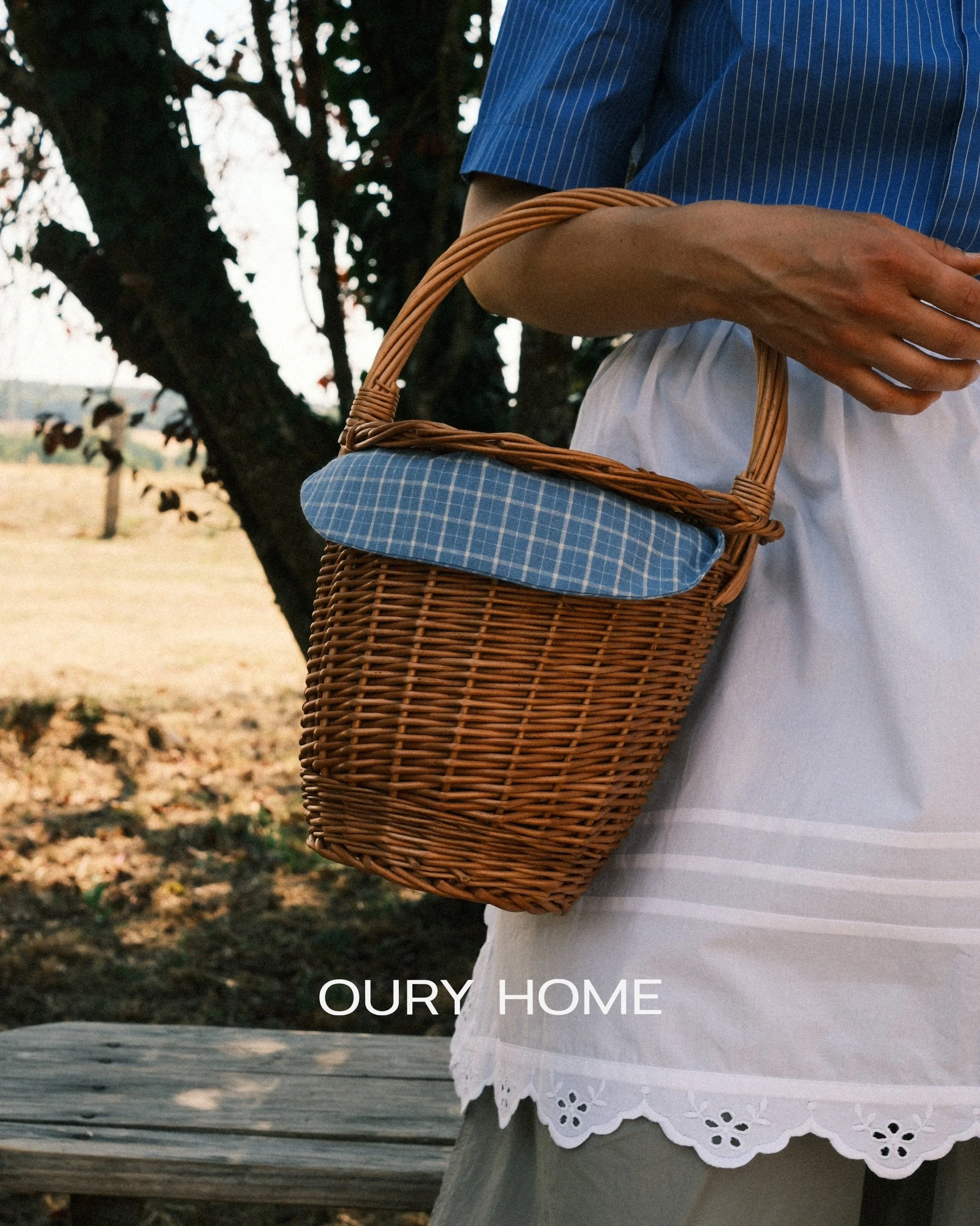 A new collection for everyday life.
Familiar forms, considered again.

Coming Thursday, August 20.
