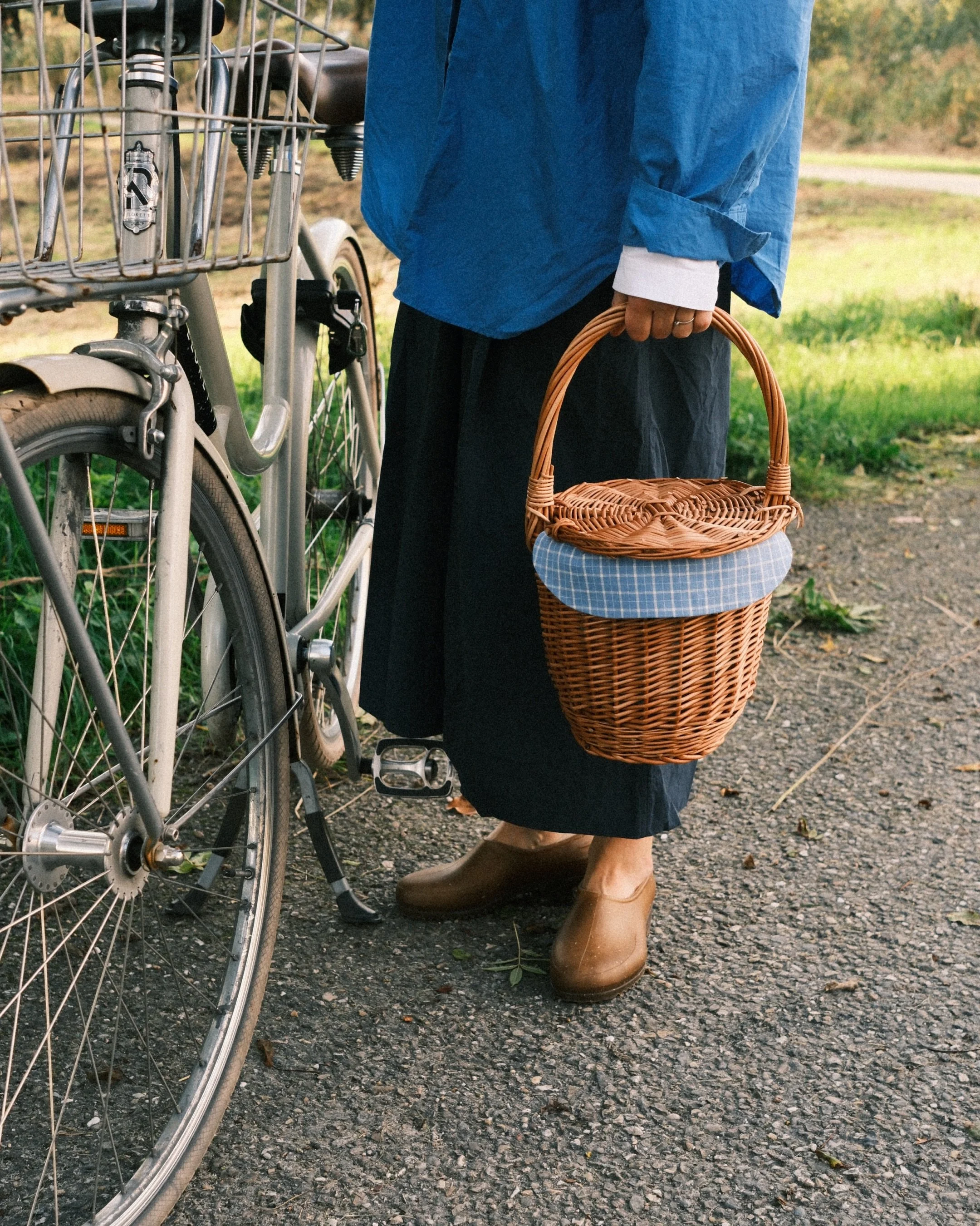 Willow basket, on the go. Whatever the day brings.

Available in two colors at ouryhome.com.