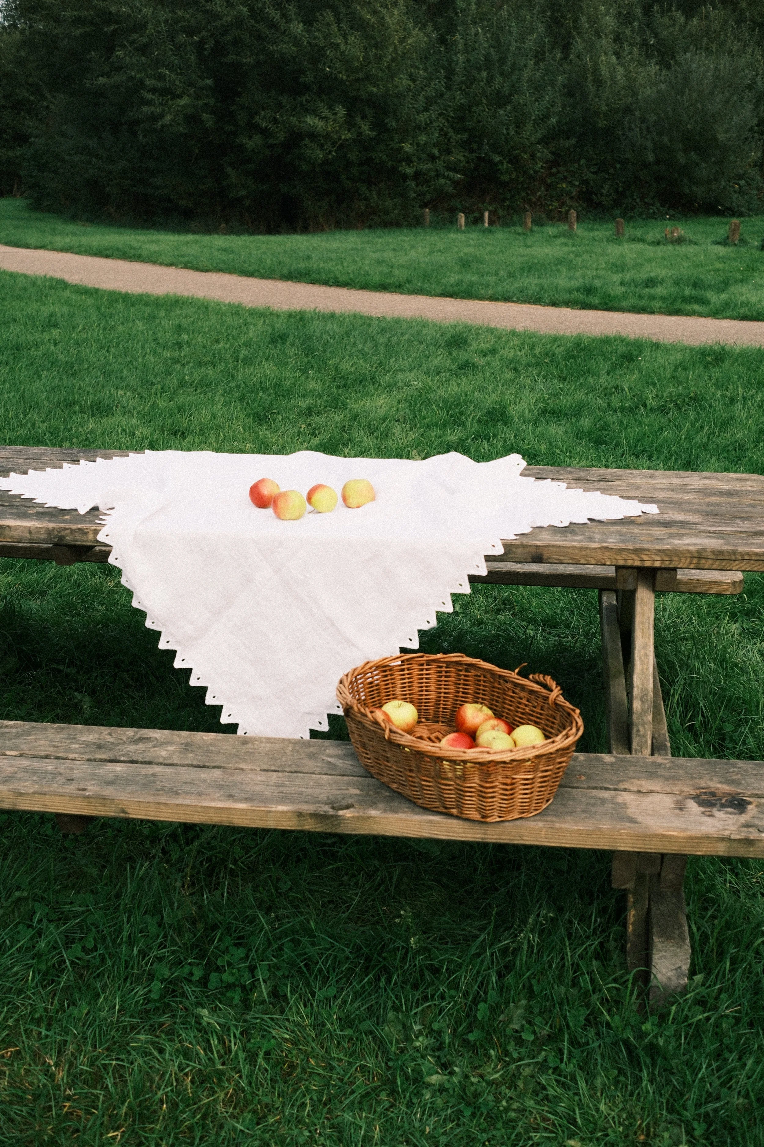 oury-home-linencutwork-tablecloth 02.JPG