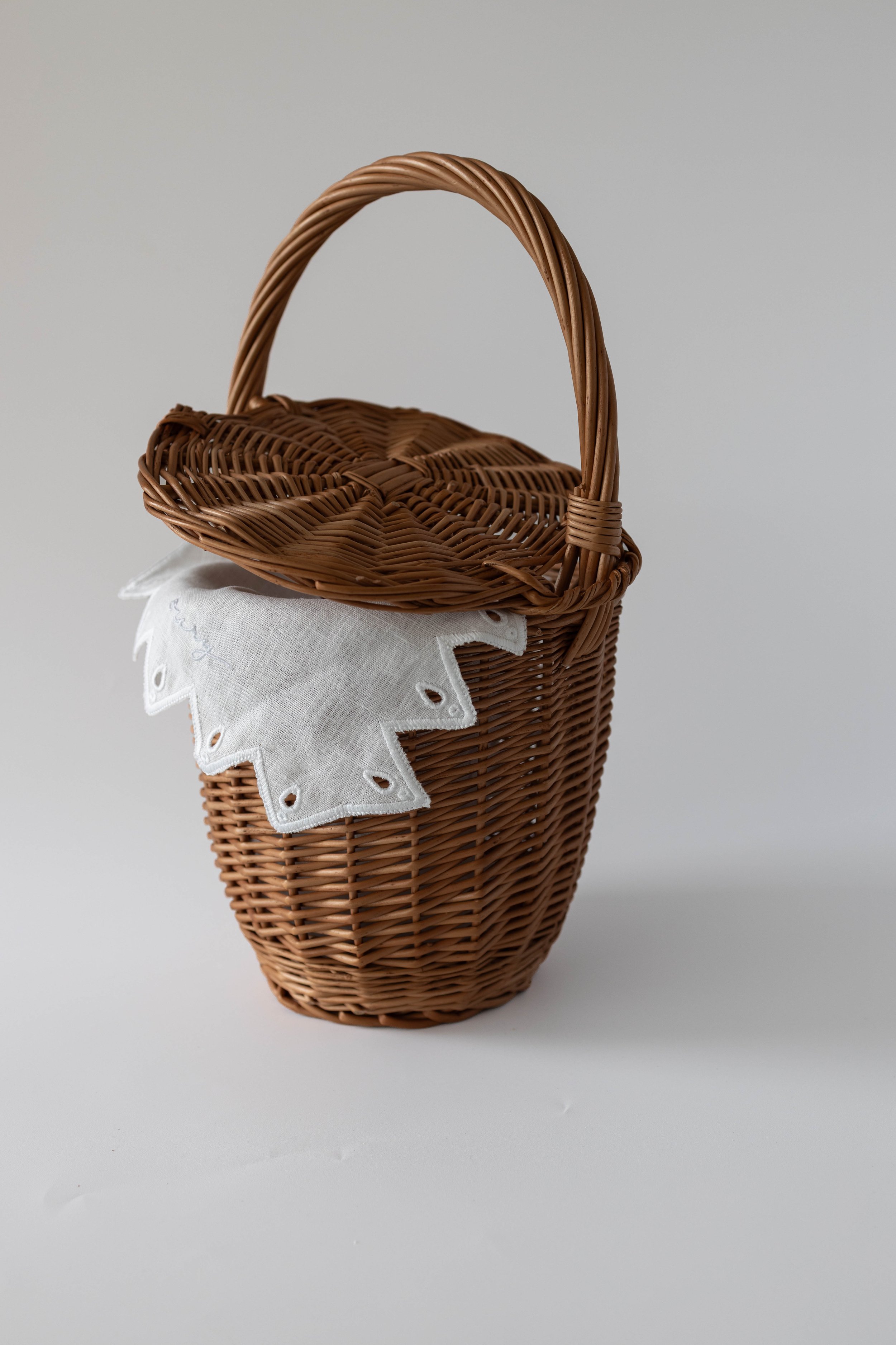 OURY-HOME-Willow-Basket-with-Cotton-Liner-04.jpg