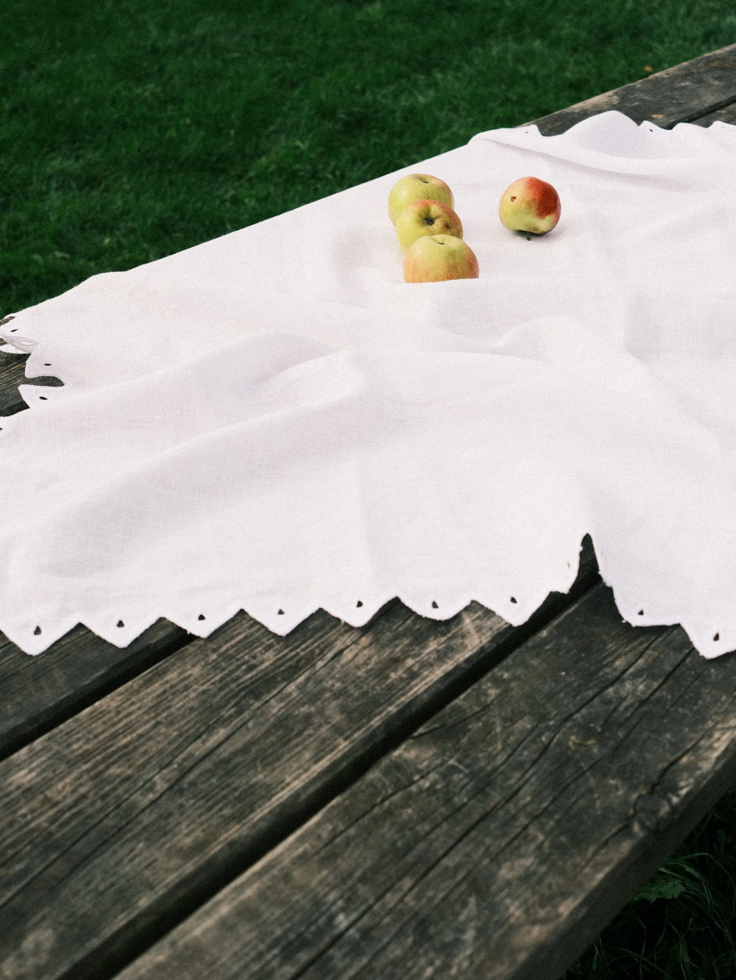 oury-home-linencutwork-tablecloth.png