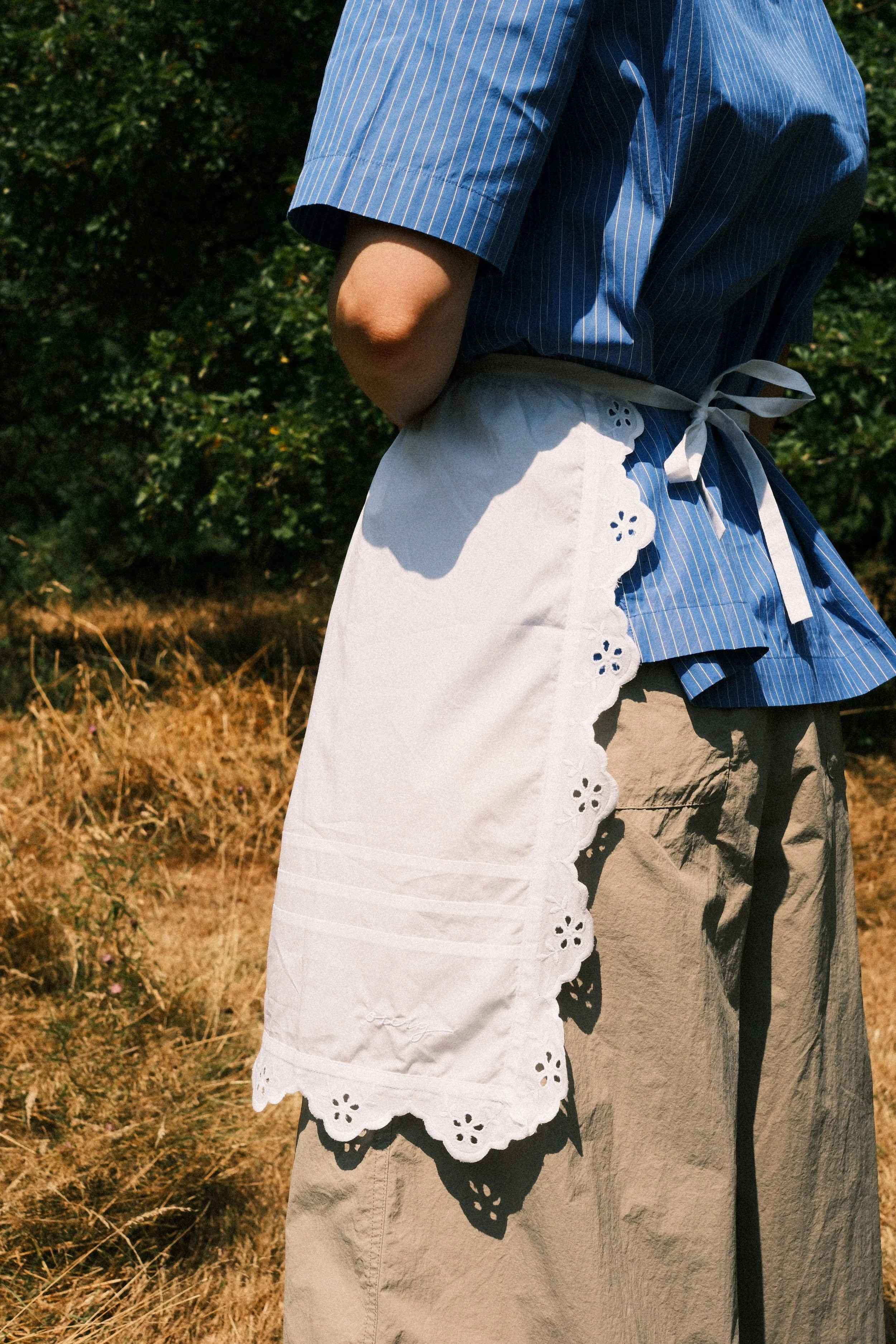 OURY-HOME-White-Broderie-Anglaise-Apron-10.JPG