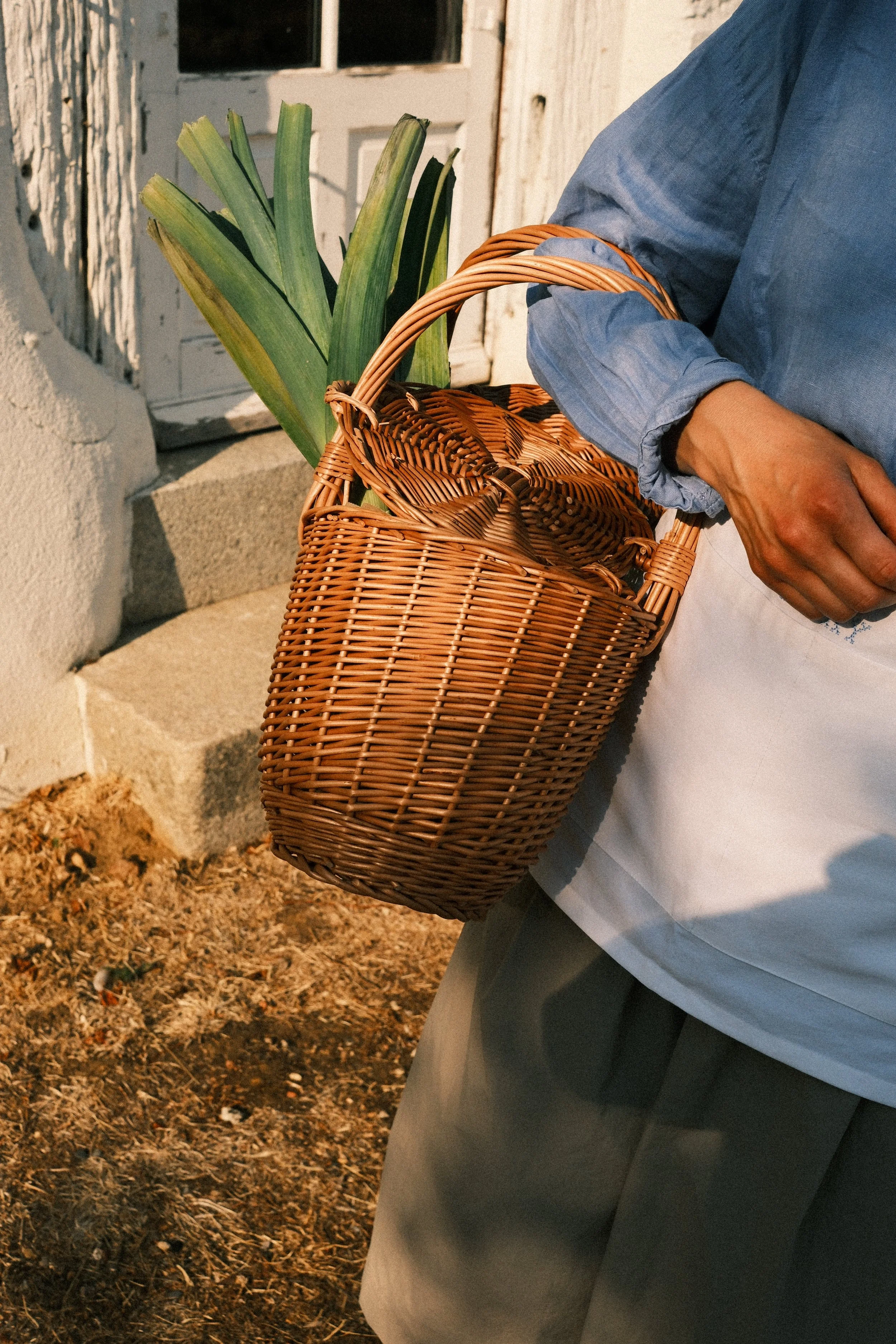 OURY-HOME-Willow-Basket-with-Cotton-Liner-07.JPG
