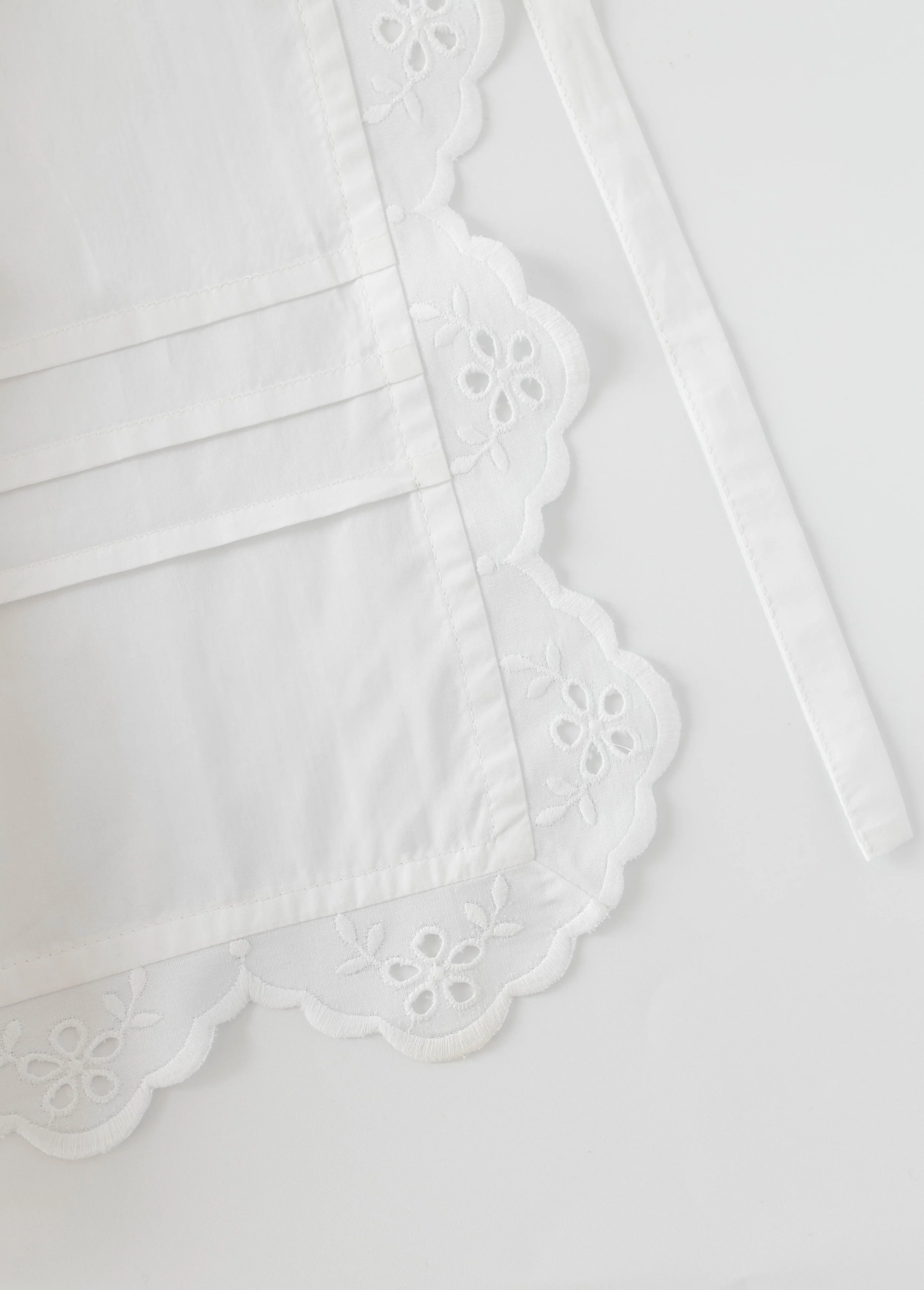 OURY-HOME-White-Broderie-Anglaise-Apron-06.jpg