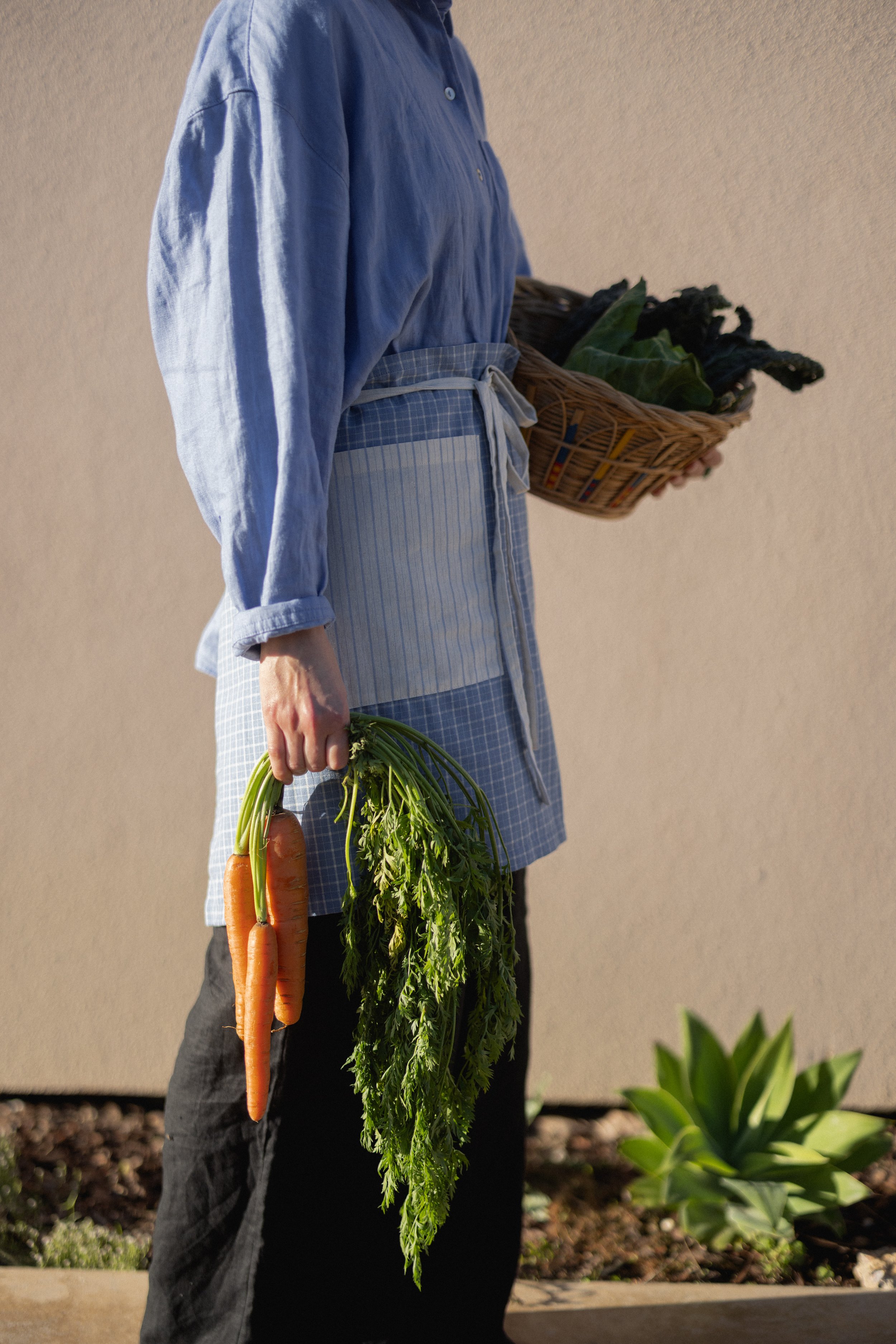 Handcrafted Blue Gingham Weist Apron Cotton 01.jpg