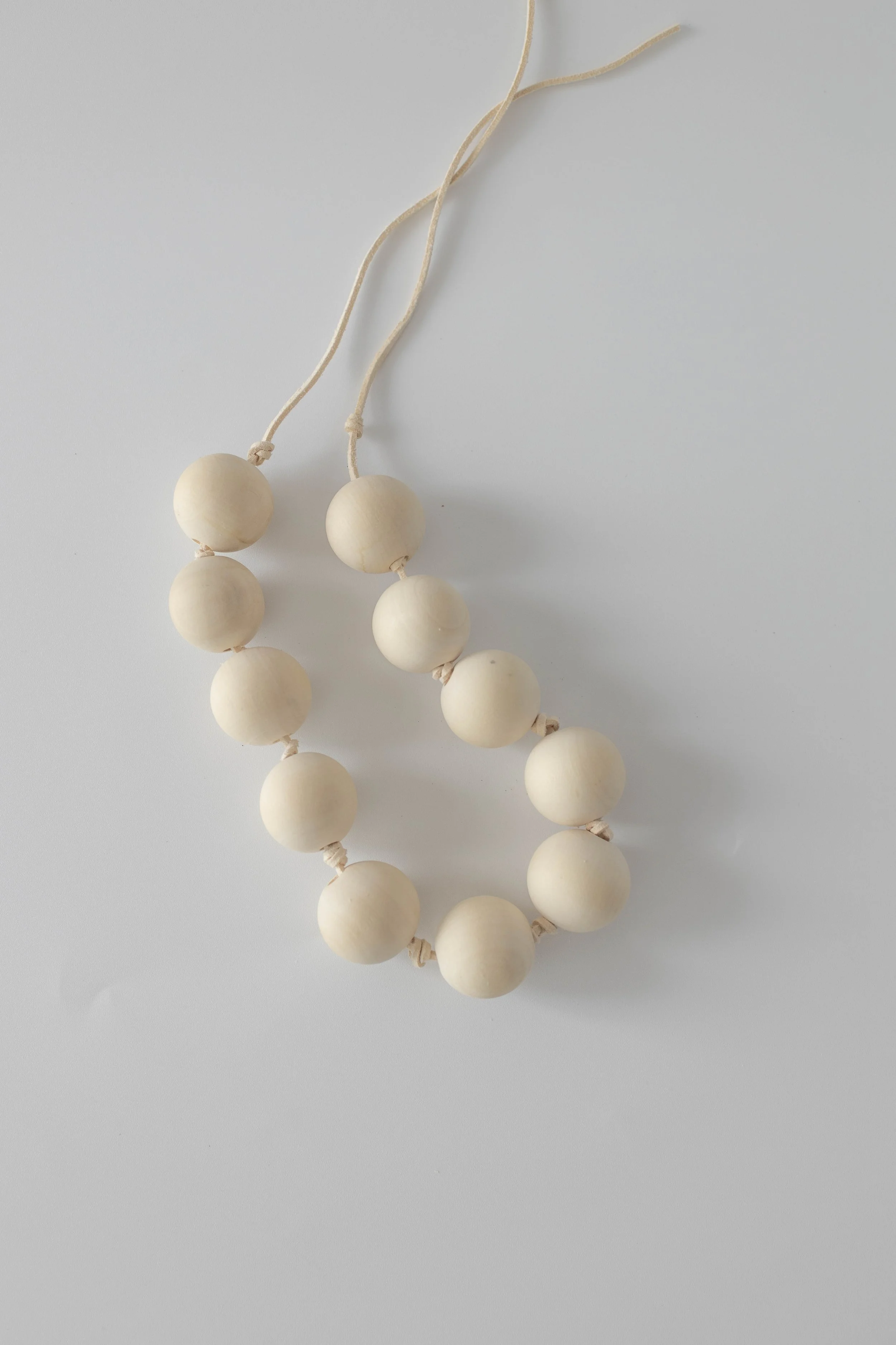 OURY-HOME-Wooden-Bead-Necklace-03.jpg
