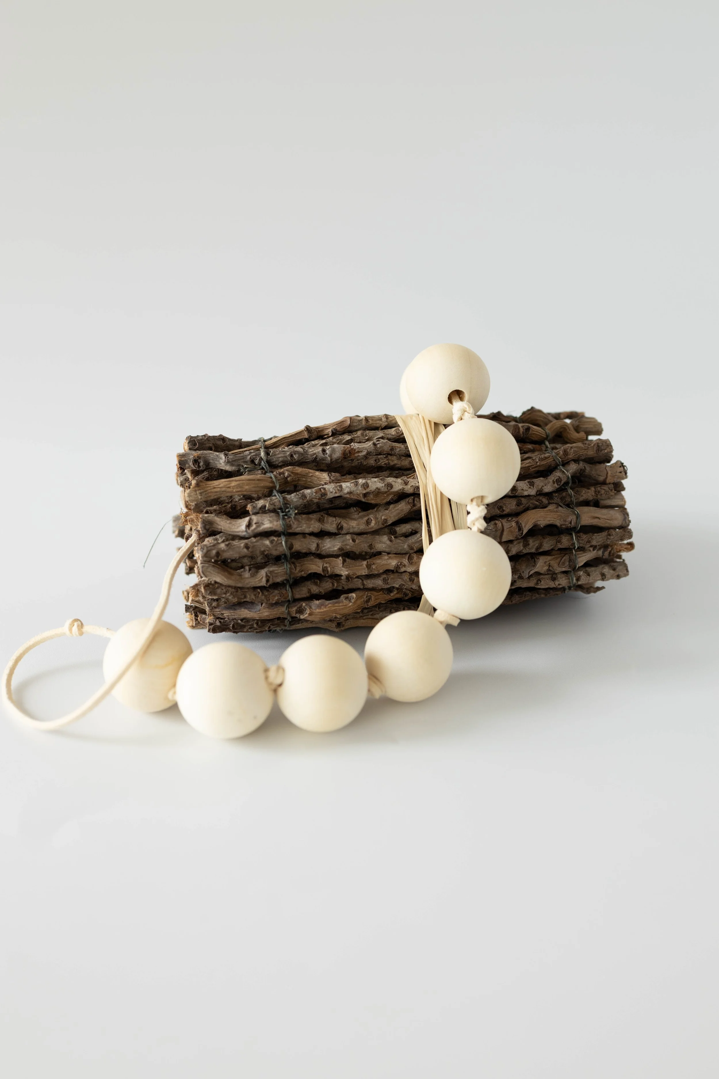 OURY-HOME-Wooden-Bead-Necklace-02.jpg
