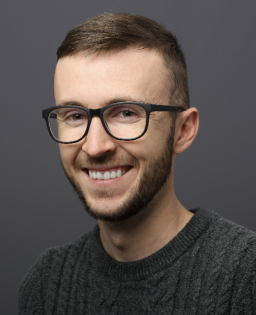Zach Thomas Headshot