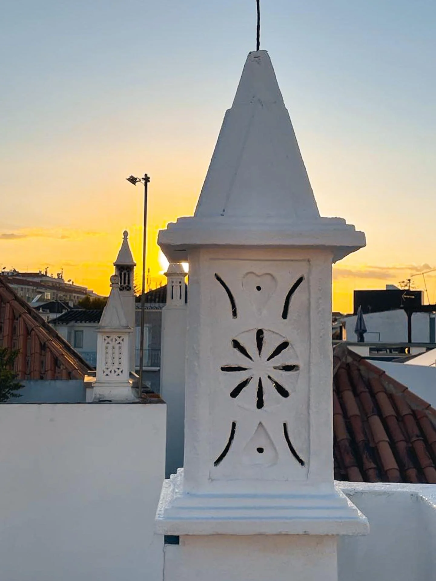 Can&rsquo;t get enough of Golden hour at Casa Delgado (book your stay - link in bio) 🫶

#tavirahomes #taviraportugal🇵🇹
