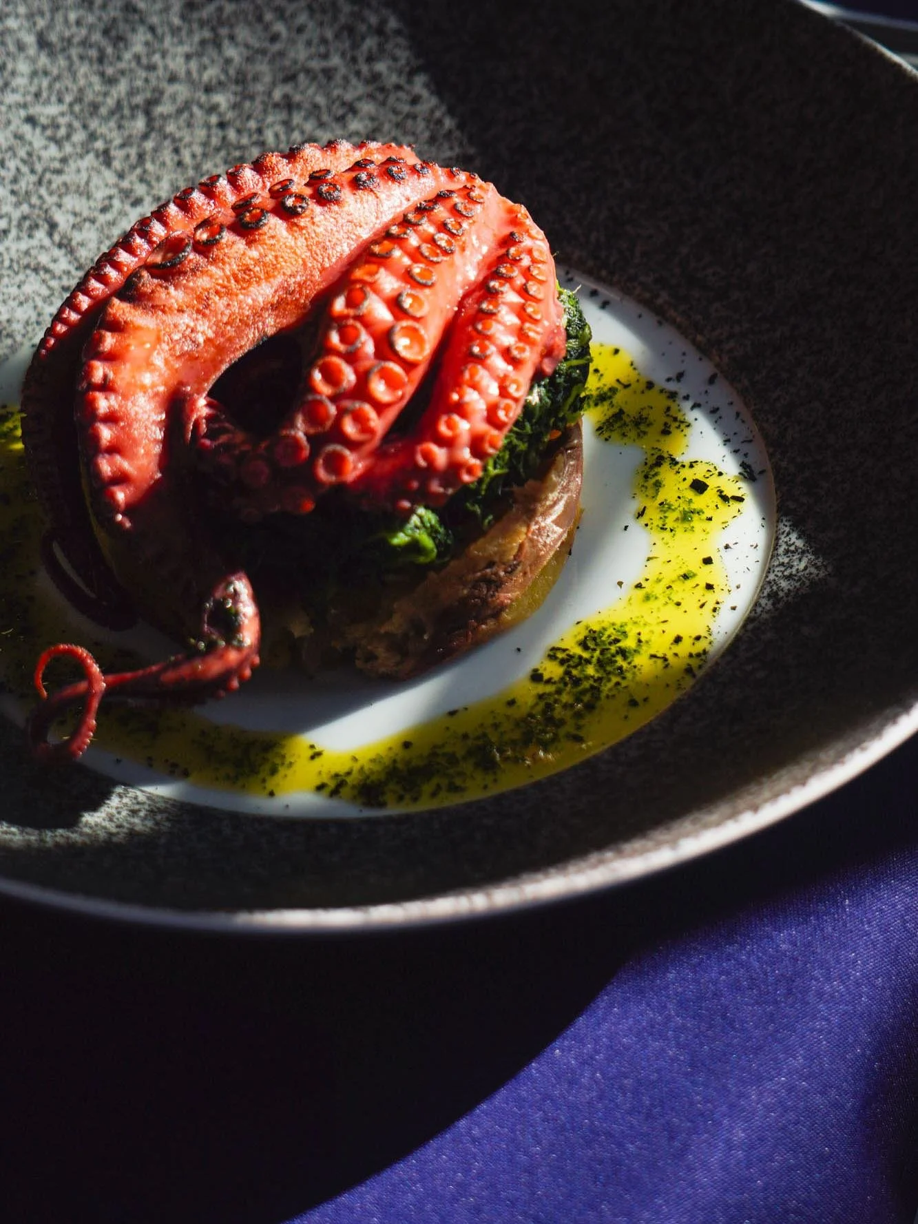 Looking for a dinner spot in  Cabanas de Tavira?

Say hello to Al.fama: a cozy restaurant full of heart, run by Denise &amp; Carlos. She brings the warmth, he brings the soul to every dish. 

The menu? Portuguese classics with a twist. If you&rsquo;r