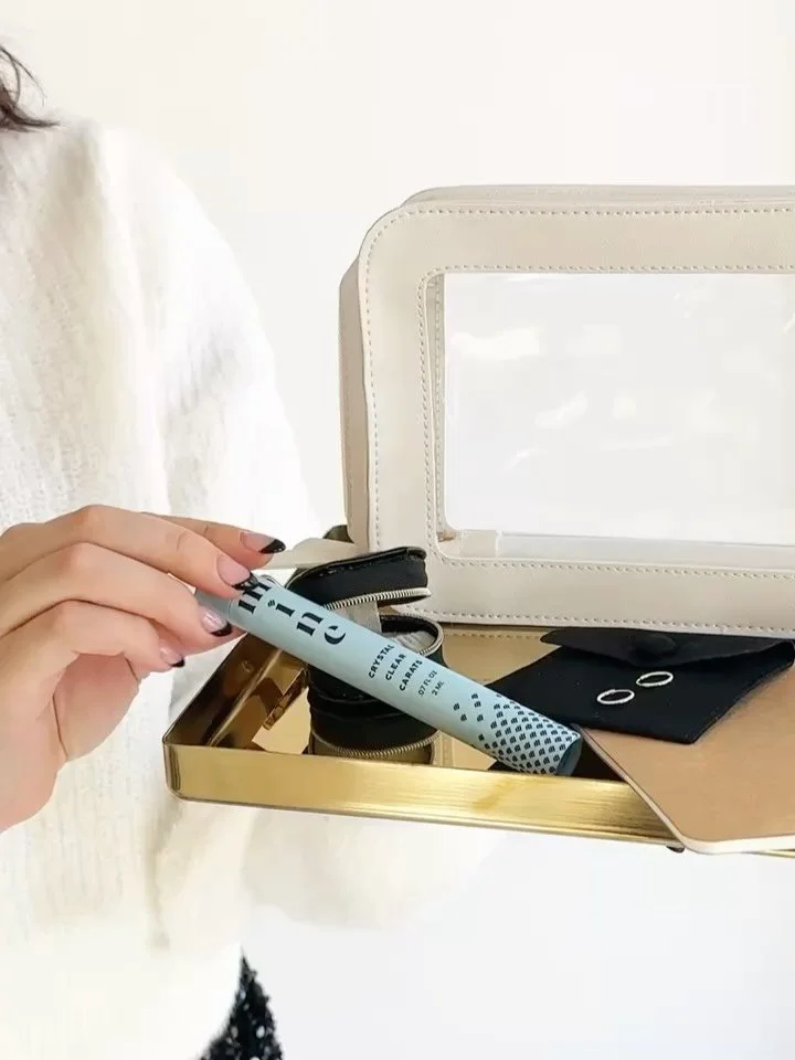 Content batching session for @hellosaltwater 🤍 We already know Rhi is a content queen, but sometimes having a little branded refresh is what the feed needs! 

Her goal was to capture content for her holiday promotions (which are currently live and A