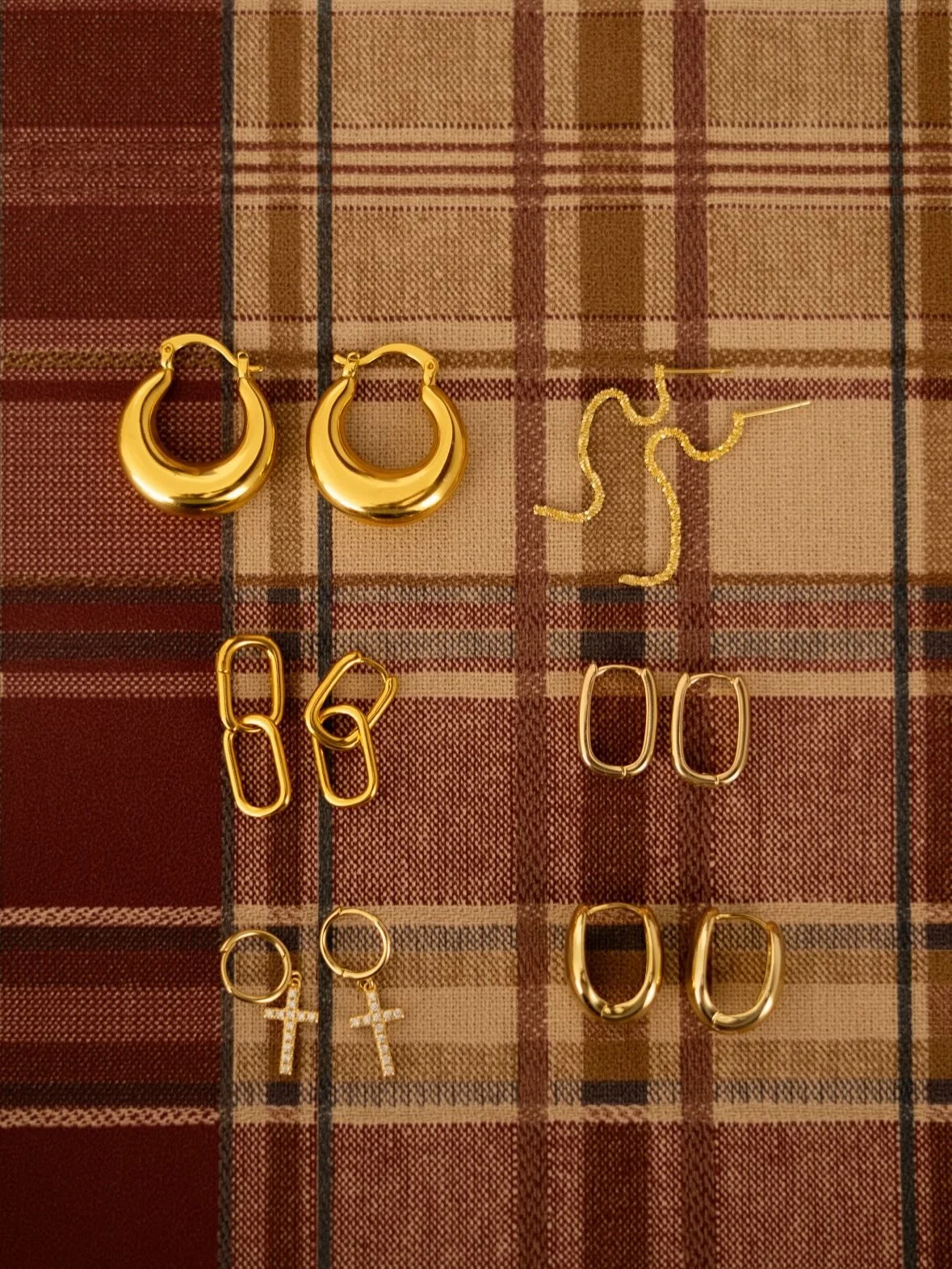 Content shoot for @trulykustomjewelry 🤍 A new account and collection called for new photos! 

Book a content shoot for 2026 and get 25% off!