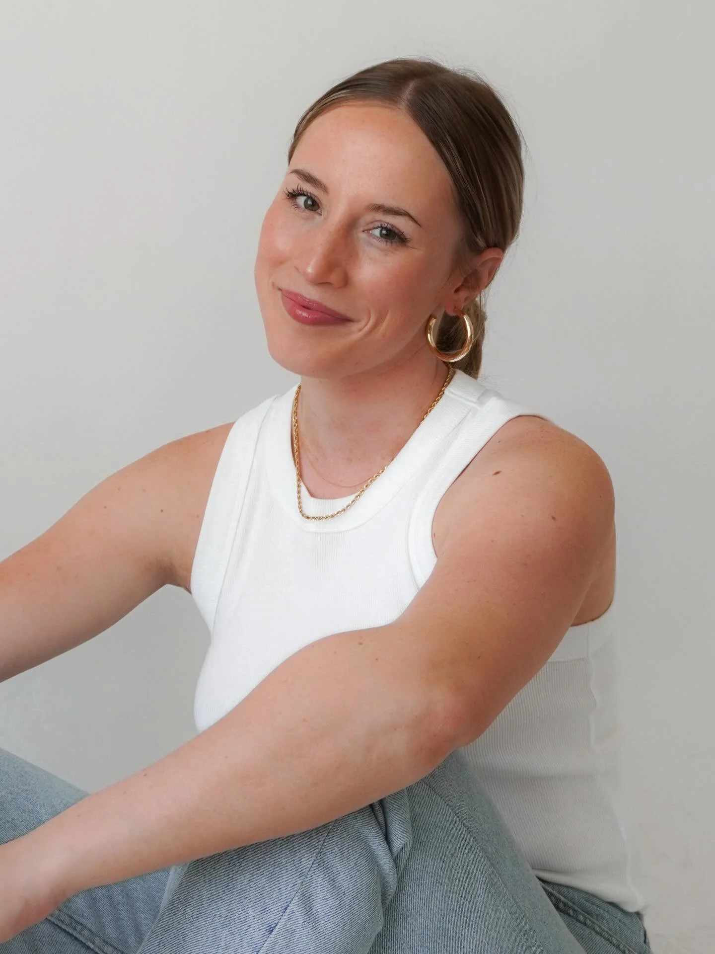 Reminiscing on my very first content batching session of 2025!🥲 

I had just bought my first camera and was scrambling to find a model, outfits, and a studio that would somehow all work together. 

It thankfully all came together, and I remember fee