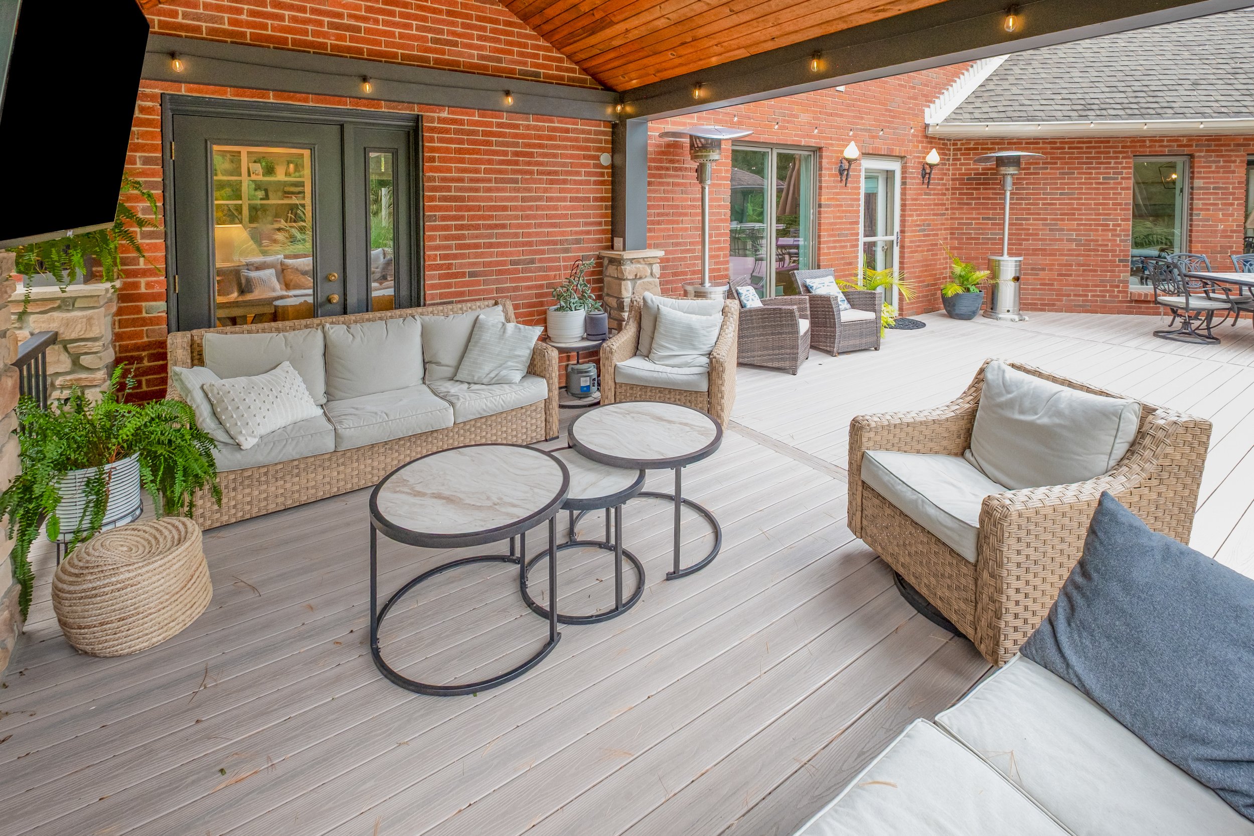 933 Country Club Drive23-Edit.jpg
