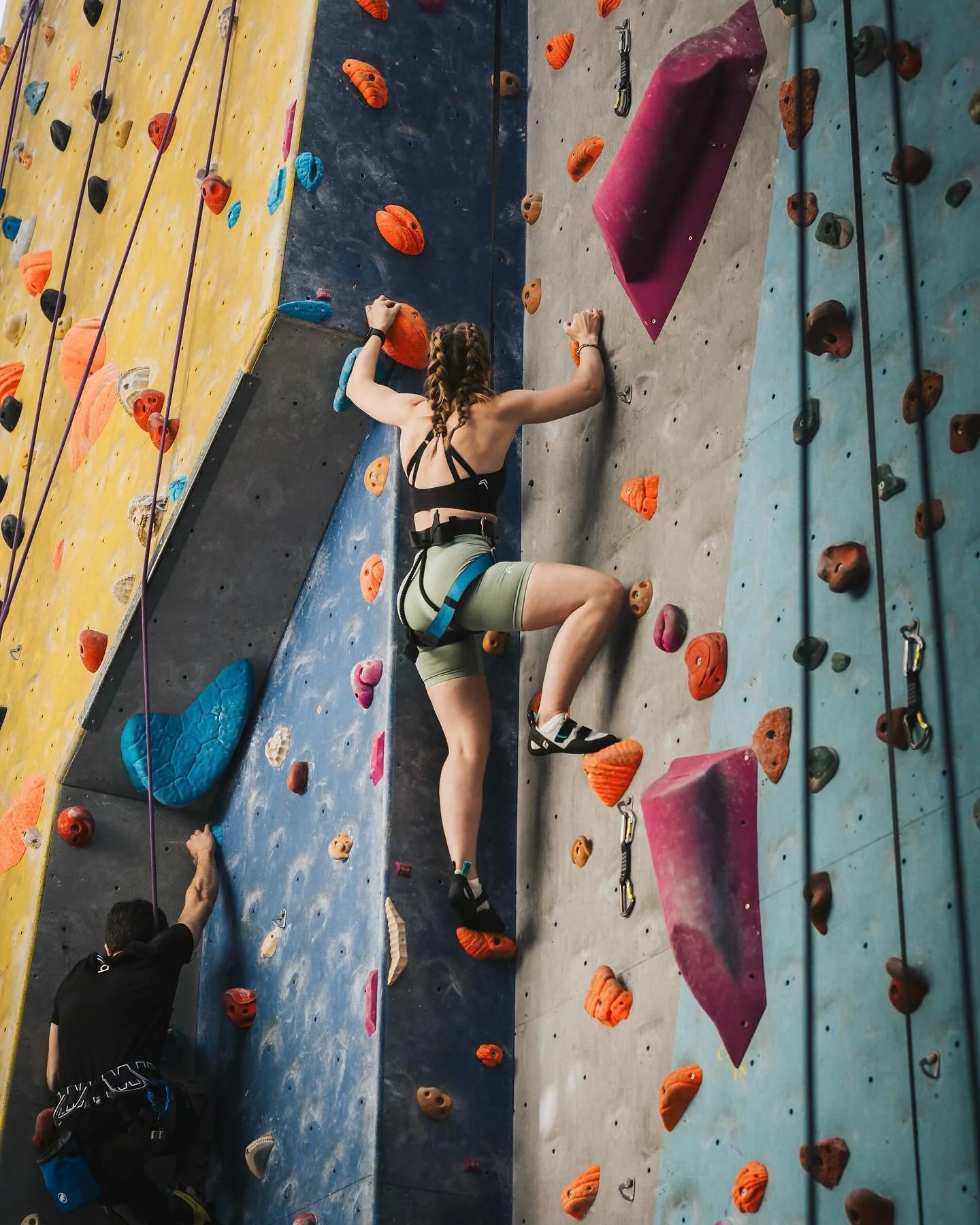 At the wall with @courtneyllf98 tonight, been a while! 

@rockhubclimbingwall #indoorclimbing #climbinggym #basildon #basildonsportingvillage #rockclimbing #essex