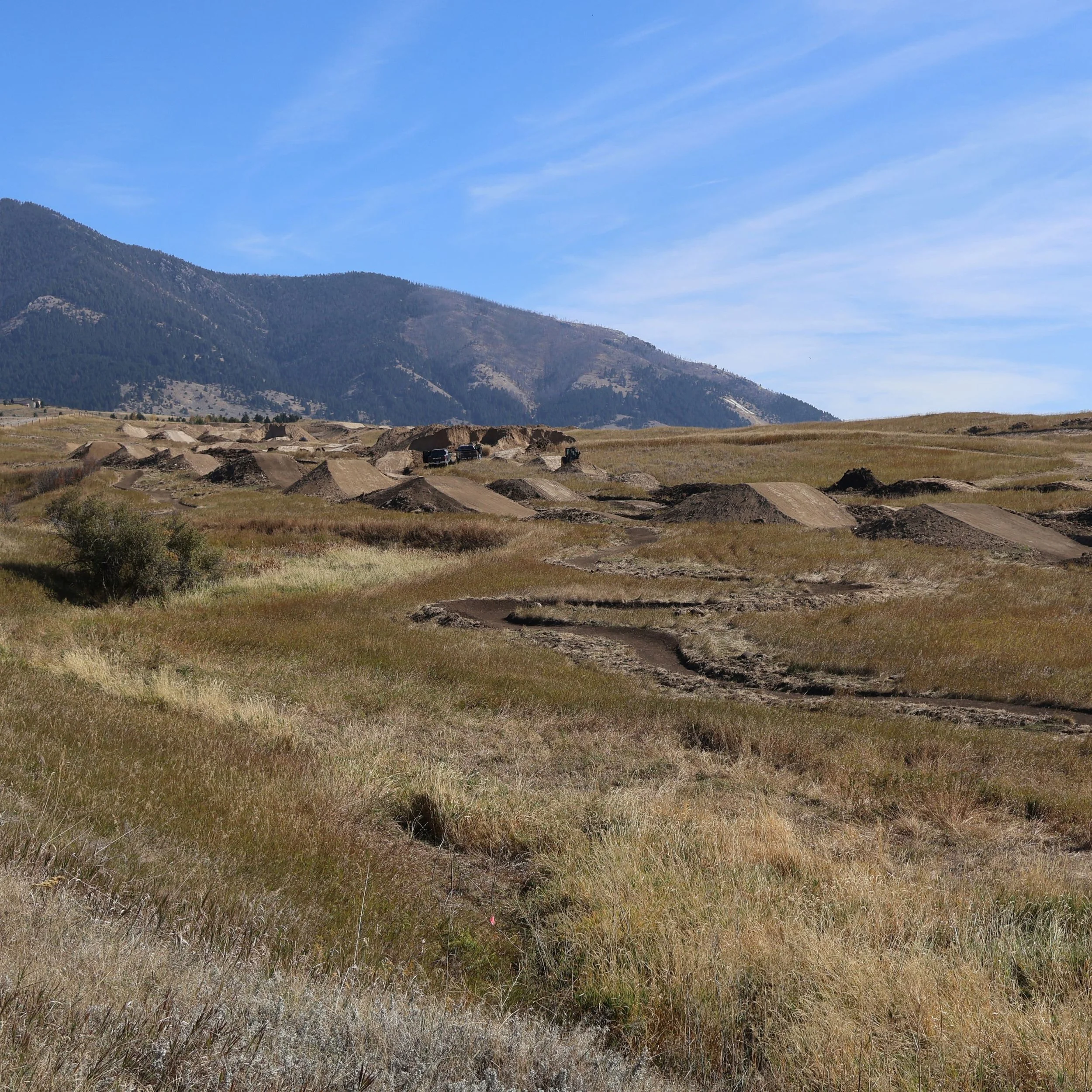 Black flow trail with perimeter trail in forefront