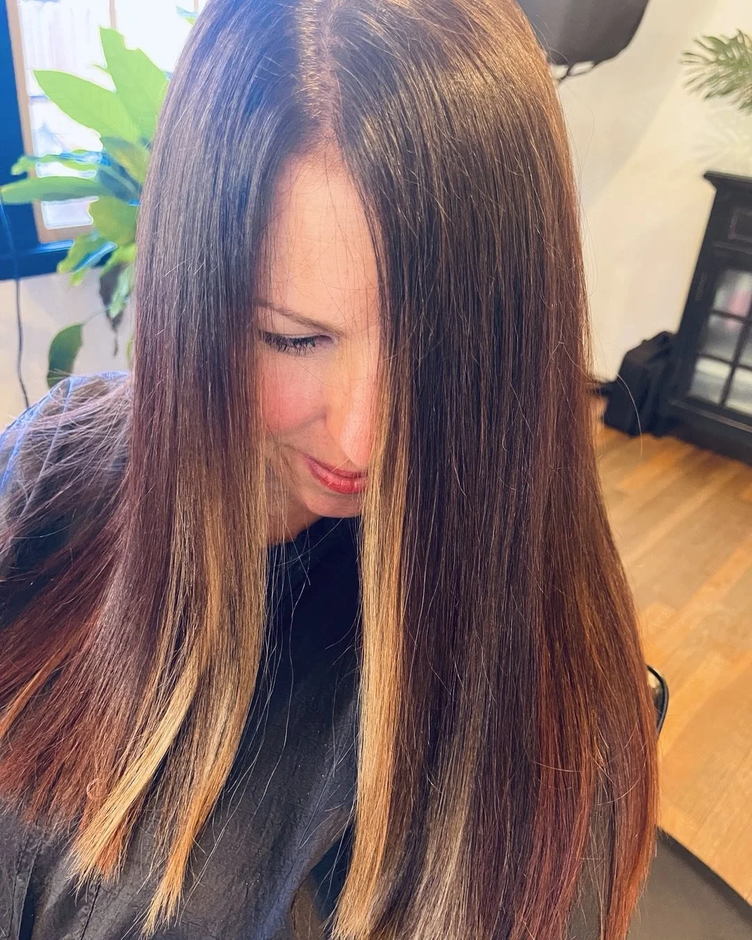 Gorgeous dark rich base with peek a boo warm and cool colors ! Thank you, beautiful 🫶🏼