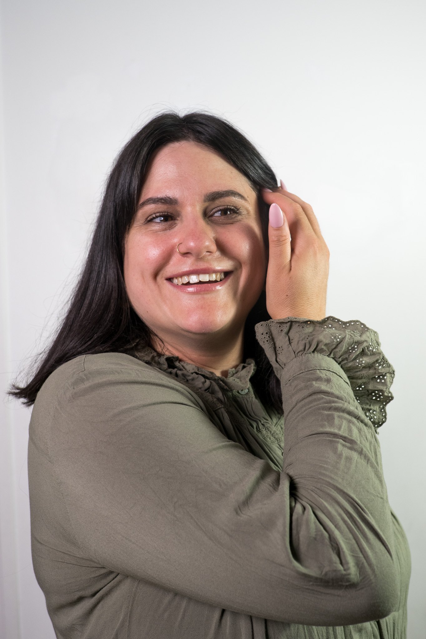 Marina, fondatrice de BlitzGlow Nails, prothésiste ongulaire certifiée