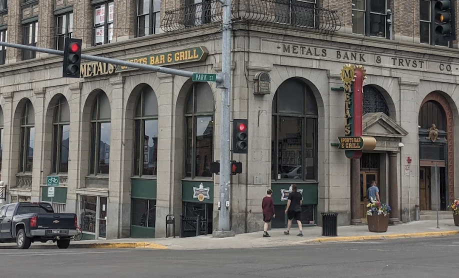 Metals Sports Bar and Grill