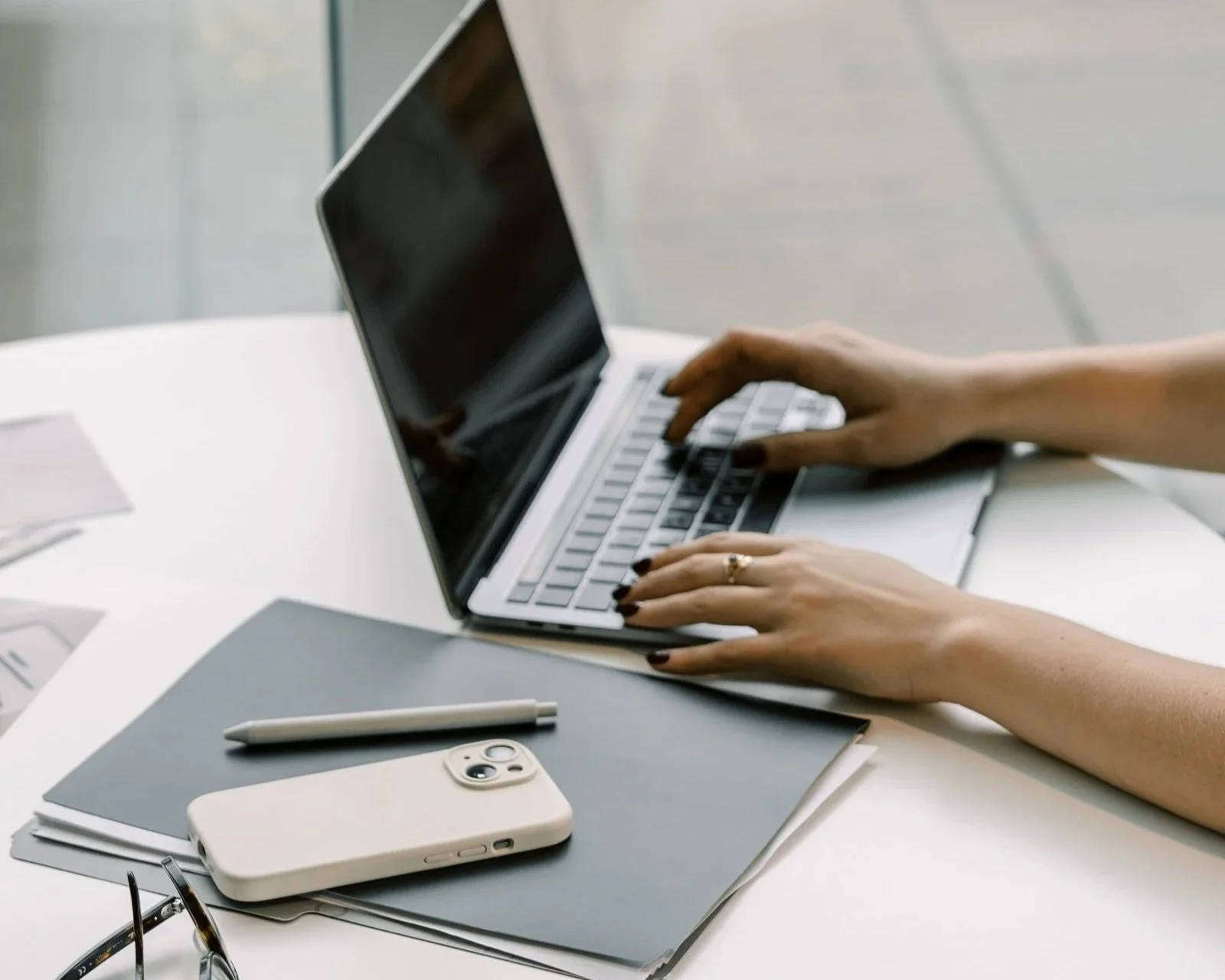 FloDesk Review: Why I Chose It For My Business (And Why You Might Too)