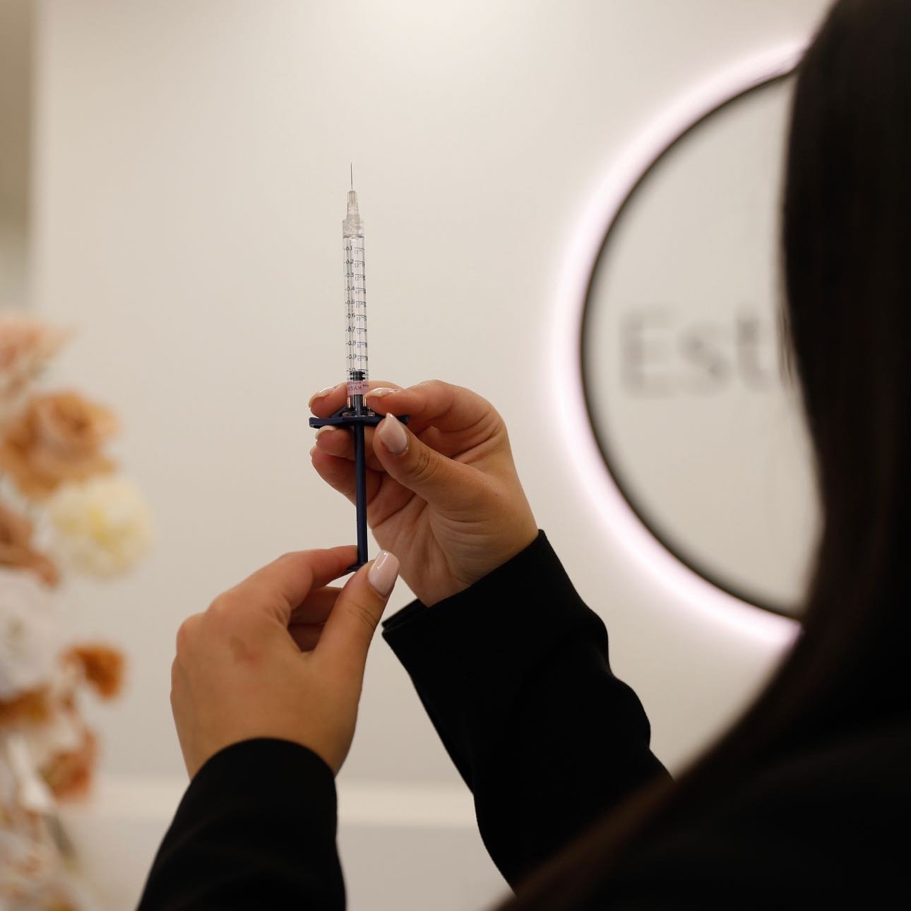 Concerned about volume loss or wrinkles? Our highly skilled team of Registered Nurses and Doctors at Monica Mekha Aesthetics are here to help! We understand that each patient is unique, which is why we offer customised treatment plans tailored to you