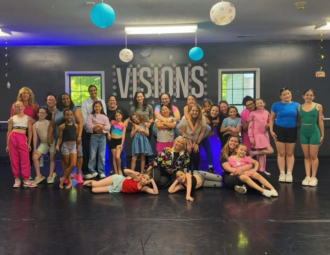 🄷🄰🄿🄿🅈 🄼🄾🅃🄷🄴🅁&rsquo;🅂 🄳🄰🅈 to the ones who make it happen! We had a blast celebrating our mom&rsquo;s at our mom daughter dance class. We love ALL of our Visions moms and are forever thankful for your support and dedication 💐✨💕 We coul