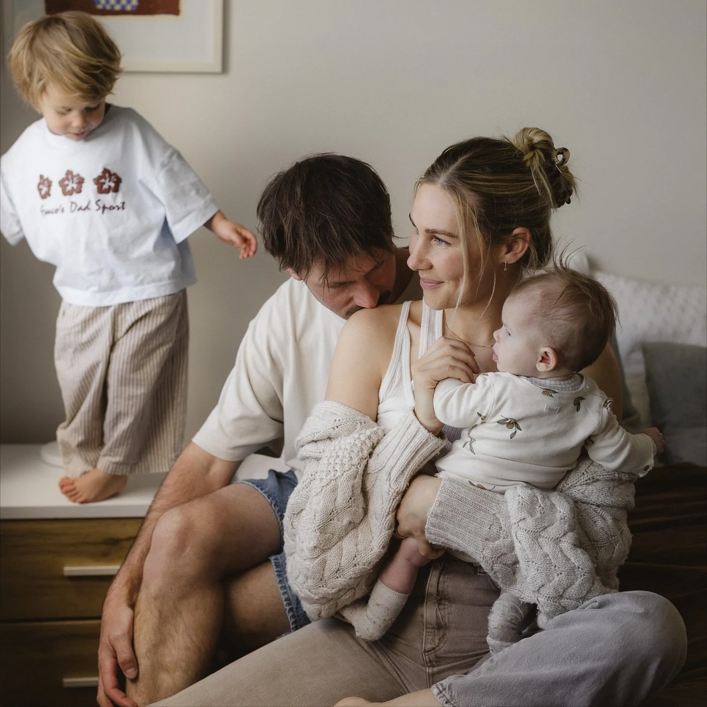 Lydia, Jason and a cosy Sunday morning with their little people 🌸💫 

#familyphotography #newzealandphotography #naturalfamilyphoto