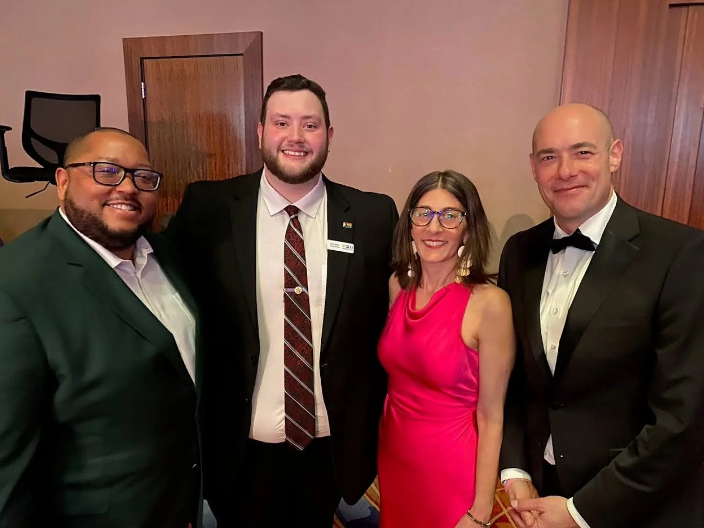 What a beautiful celebration of Pride with @hrccincinnati @karenaertsharmon @e_hyman24 

Special congratulations to @equality.ohio for their award winning work on LGBTQ+ advocacy at the state level.

#lgbtq  #cincinnatipride #Ohio