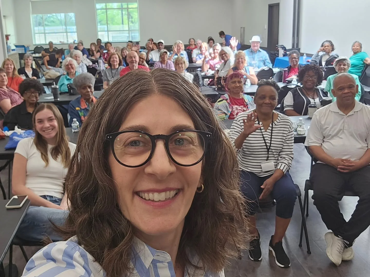 Had an incredible time meeting with and talking about state policies at the Springdale Senior Lunch today.

@springdaleohio Seniors are deeply engaged and know how to create community!

#senior #Great28 #karenbrownleeohio