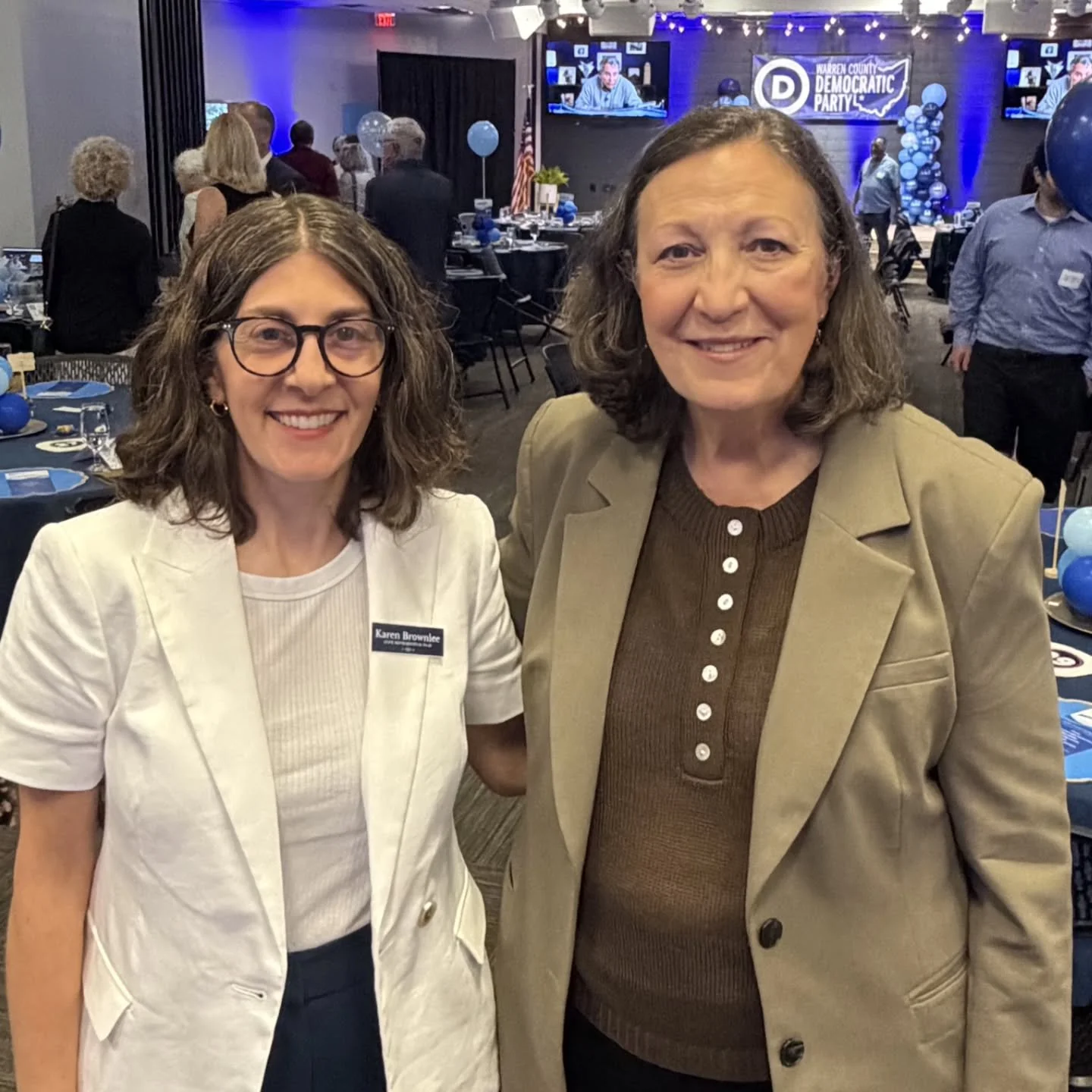 A beautiful night celebrating with my neighbors to the north at the @warrenohiodems gala!

What a treat to honor the work of political organizing, and support candidates up and own the ballot, including Supreme Court Justice @jenniferlbrunner

#worki