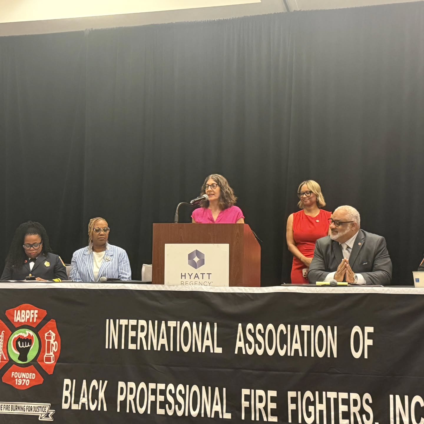 Welcome @iabpffinc and @iabpff.ncr to Cincinnati!

It was a beautiful morning to honor and support @cafa_cincy and firefighters from across the country for their work to keep our communities safe, along with my colleagues from across #hamiltoncountyo