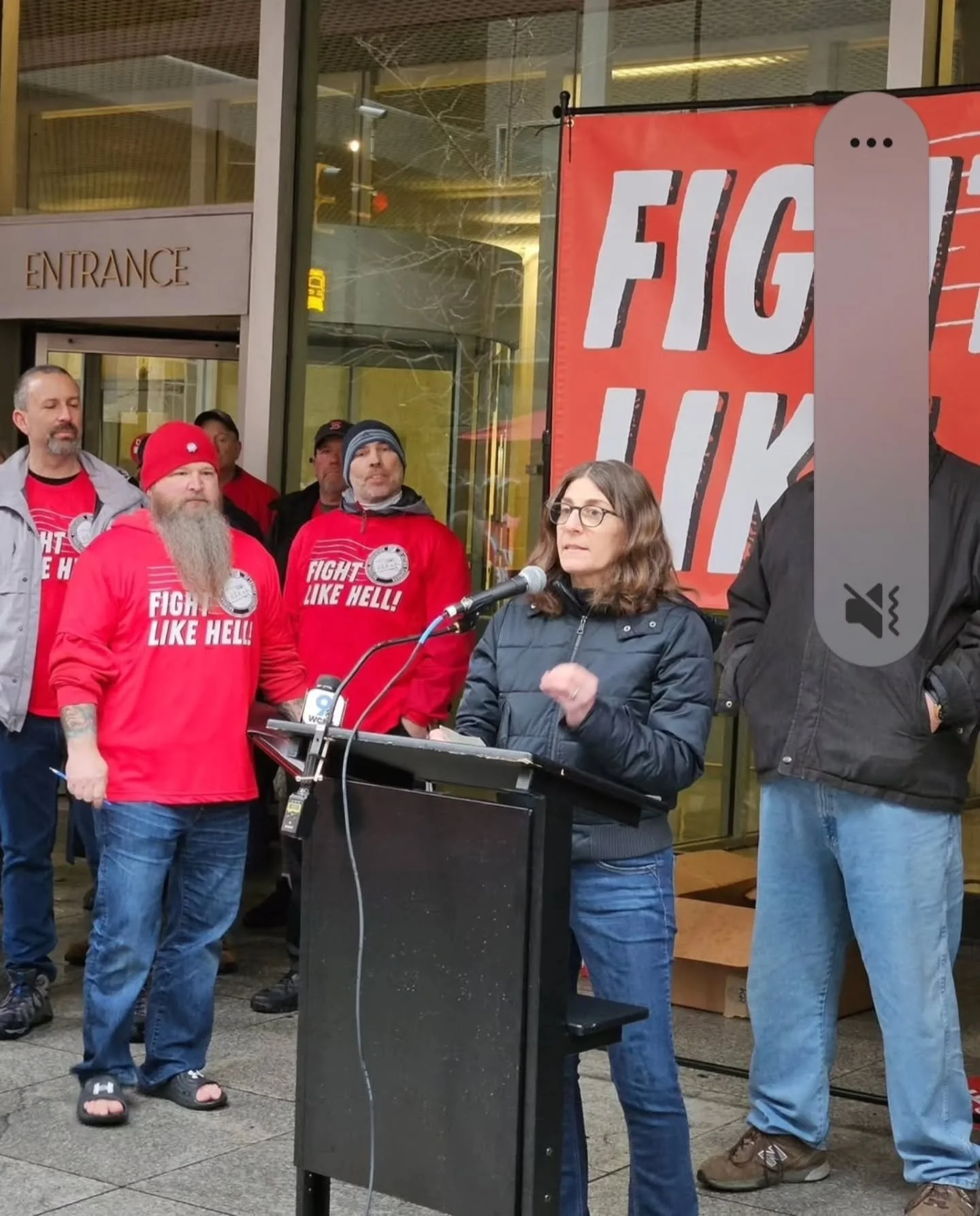 Standing with labor means ensuring that we uphold the dignity and integrity of our economy, along with its growth and success.

Happy Labor Day.

#labor  #worker #solidarity  #ohio  #karenbrownleeohio