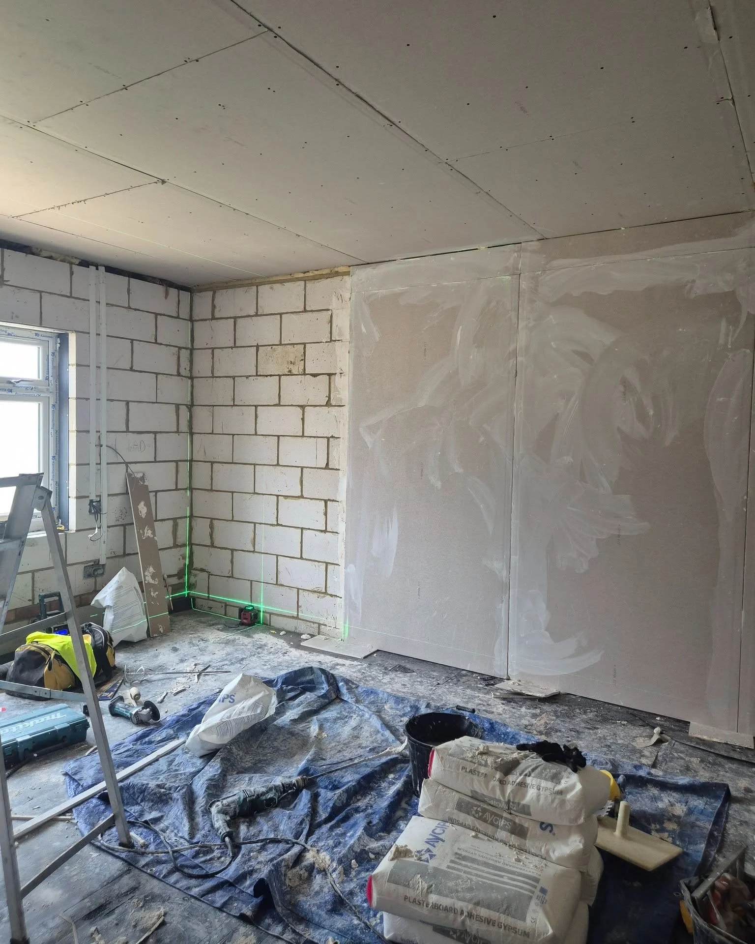 π― Precision Matters on Every Build
This is where accuracy begins.
At Mammoth Design and Build, we use laser precision tools like the Hilti PM 50-MG to ensure every wall, floor and fitting is perfectly aligned from the start.
Whether you are plannin
