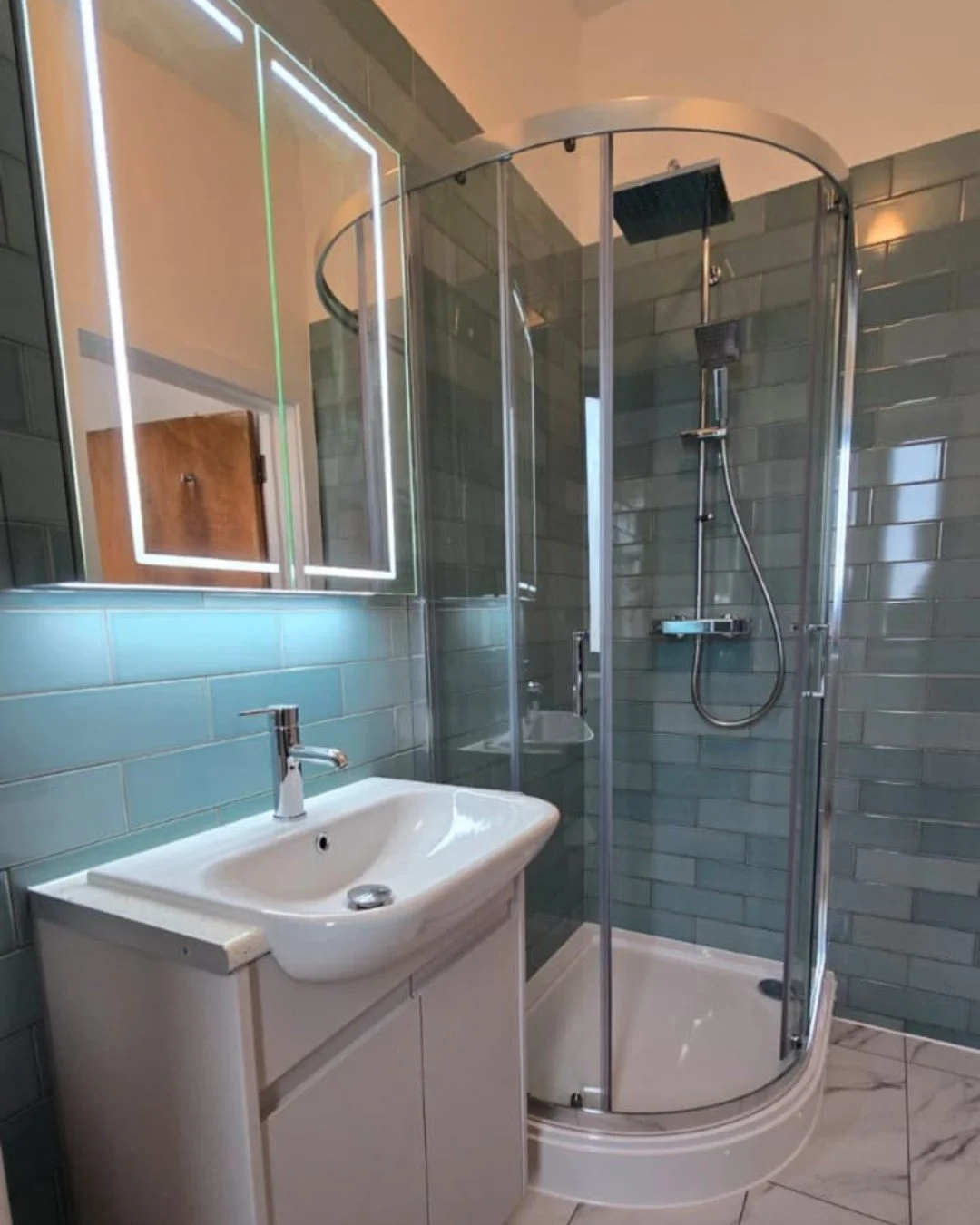 This Is What a Proper Bathroom Renovation Looks Like
Clean lines. Smart layout. Zero wasted space.

This bathroom transformation proves you don&rsquo;t need a huge footprint to create a space that feels modern, calm, and high-end. From the sleek vani