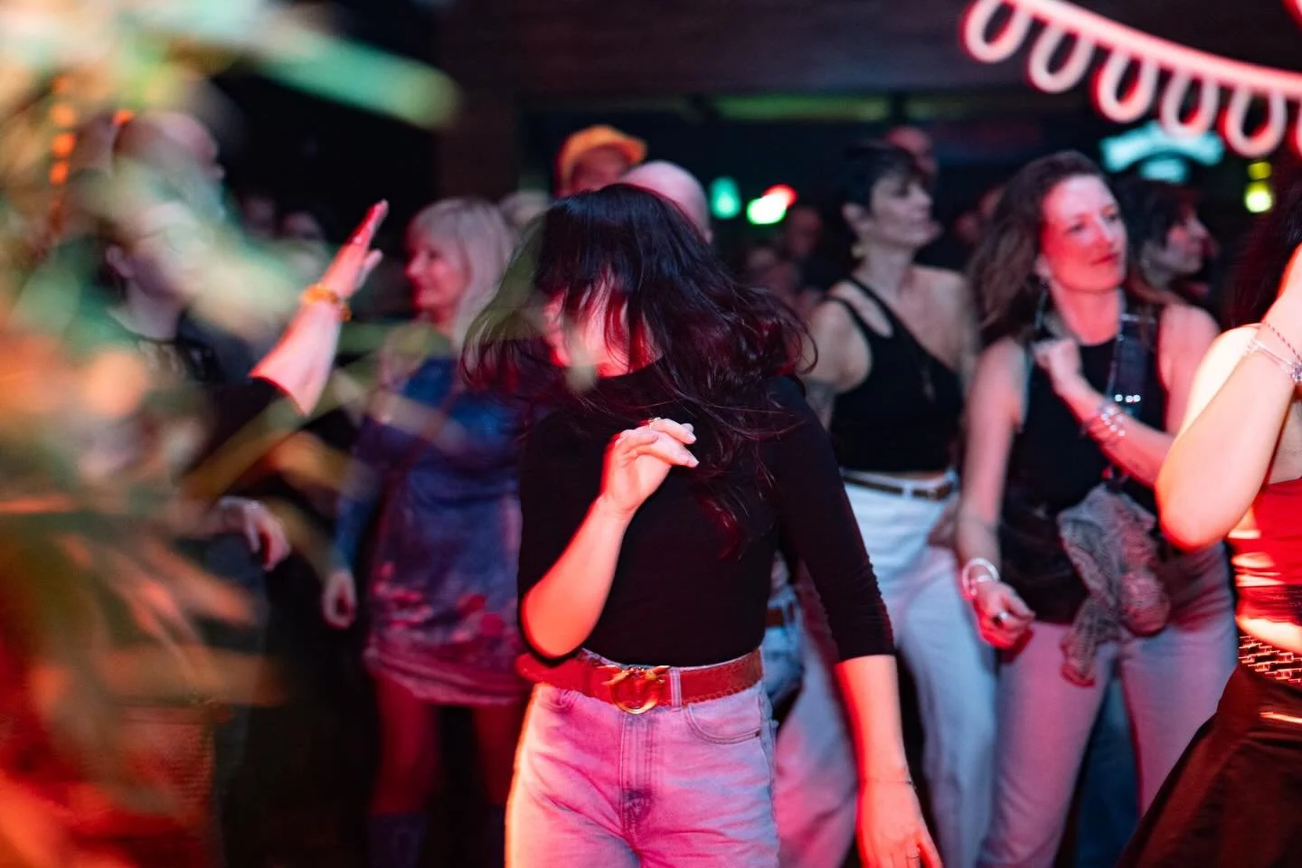 Tjedan dana je proslo a jos smo pod dojmom od prosle srijede💥
 Najbolje trenutke je opet ulovio @sanjinkastelan : Sve ruke bile su bile u zraku u jednom trenutku.

Neke stvari se ne mogu isplanirati, cak i kad se max trudimo. Ali viziju vrijedi drza