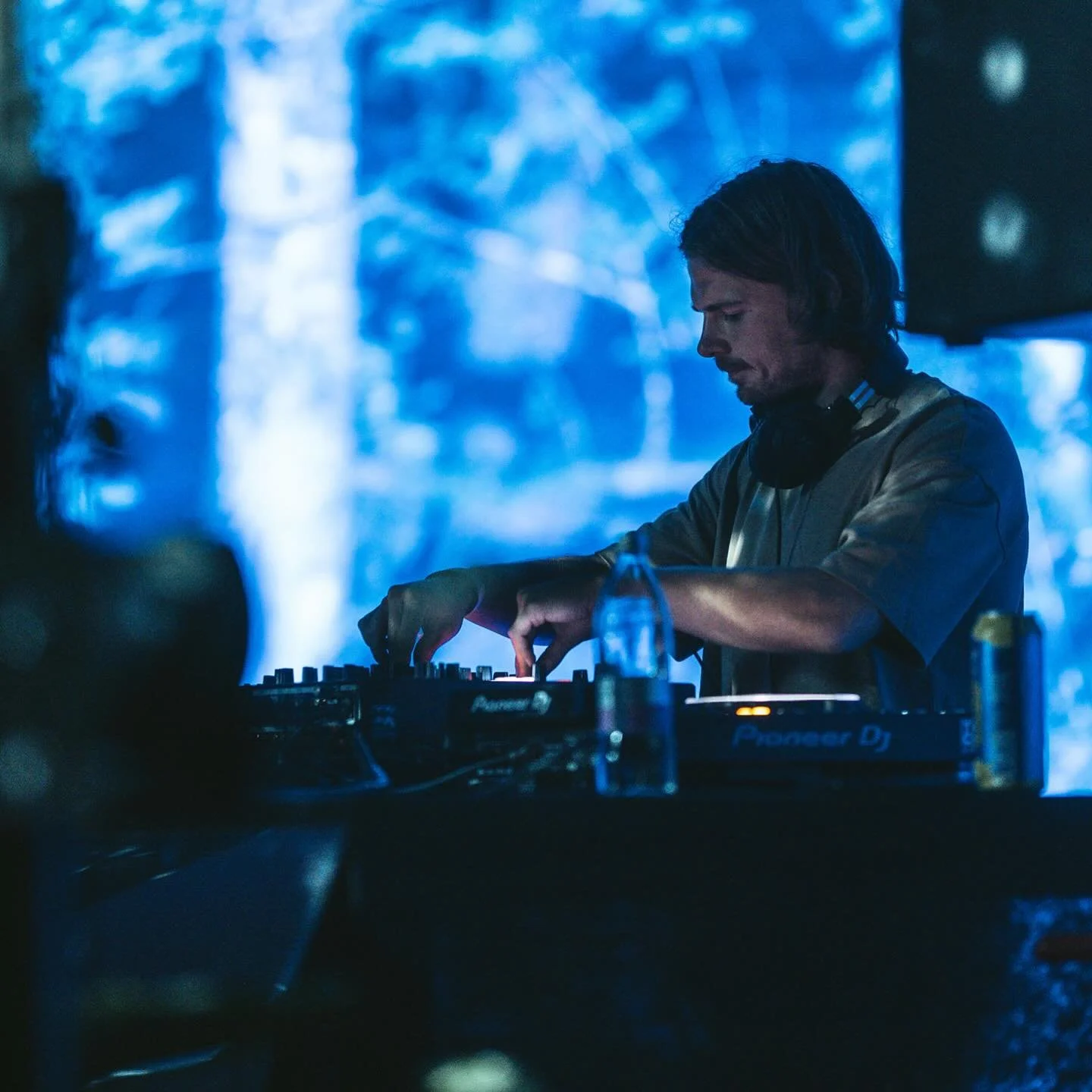 MAN&Uacute;🪶
the other half of Flows &amp; the Sinergia movement, and part of a wave reshaping how we gather, move, and connect through music in our region. 

Expect: Ceremonial. Organic. Shamanic.
Melodic beats reaching where words don&rsquo;t.
Com