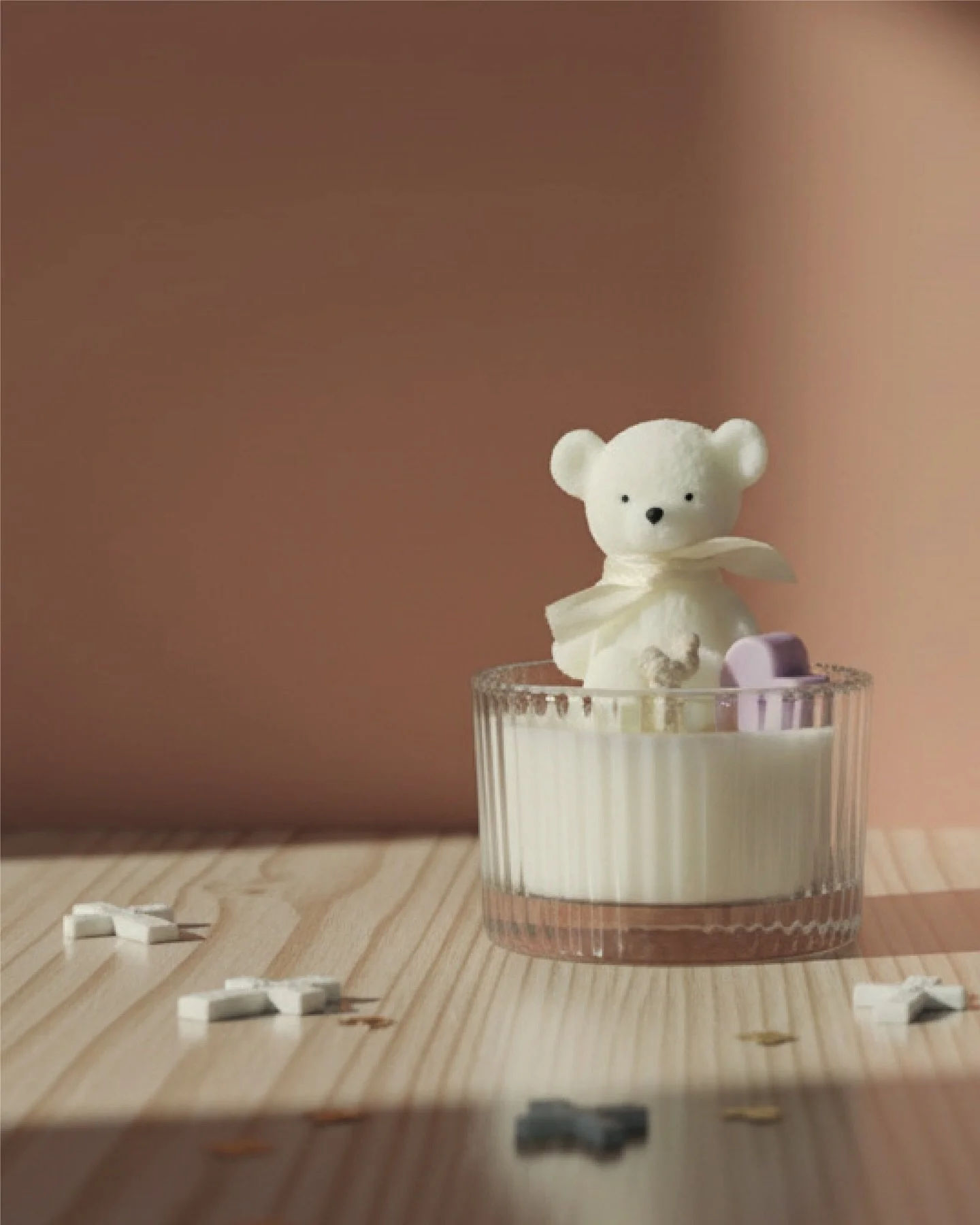 A BEEMAEMUKI pensem els detalls de comuni&oacute; aix&iacute;:
amb utilitat, amb calma, amb materials honestos.

No &eacute;s un objecte qualsevol.
&Eacute;s una pe&ccedil;a que s&rsquo;integra a casa, que s&rsquo;enc&eacute;n, que s&rsquo;utilitza, 