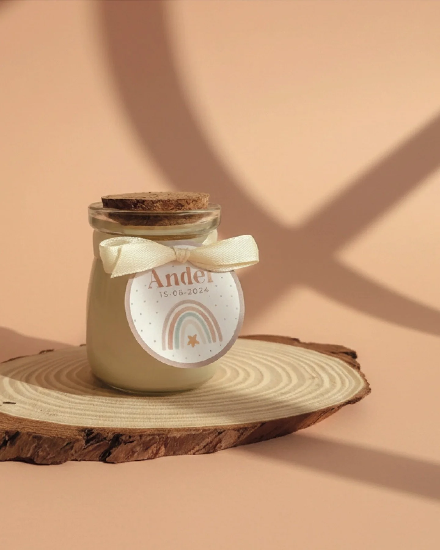 Ara &eacute;s el moment de mirar, comparar i triar amb calma.
De pensar en all&ograve; que vols regalar, per&ograve; tamb&eacute; en com vols que es recordi.

Detalls de comuni&oacute; fets a m&agrave;, pensats per quedar-se.
No perqu&egrave; siguin 