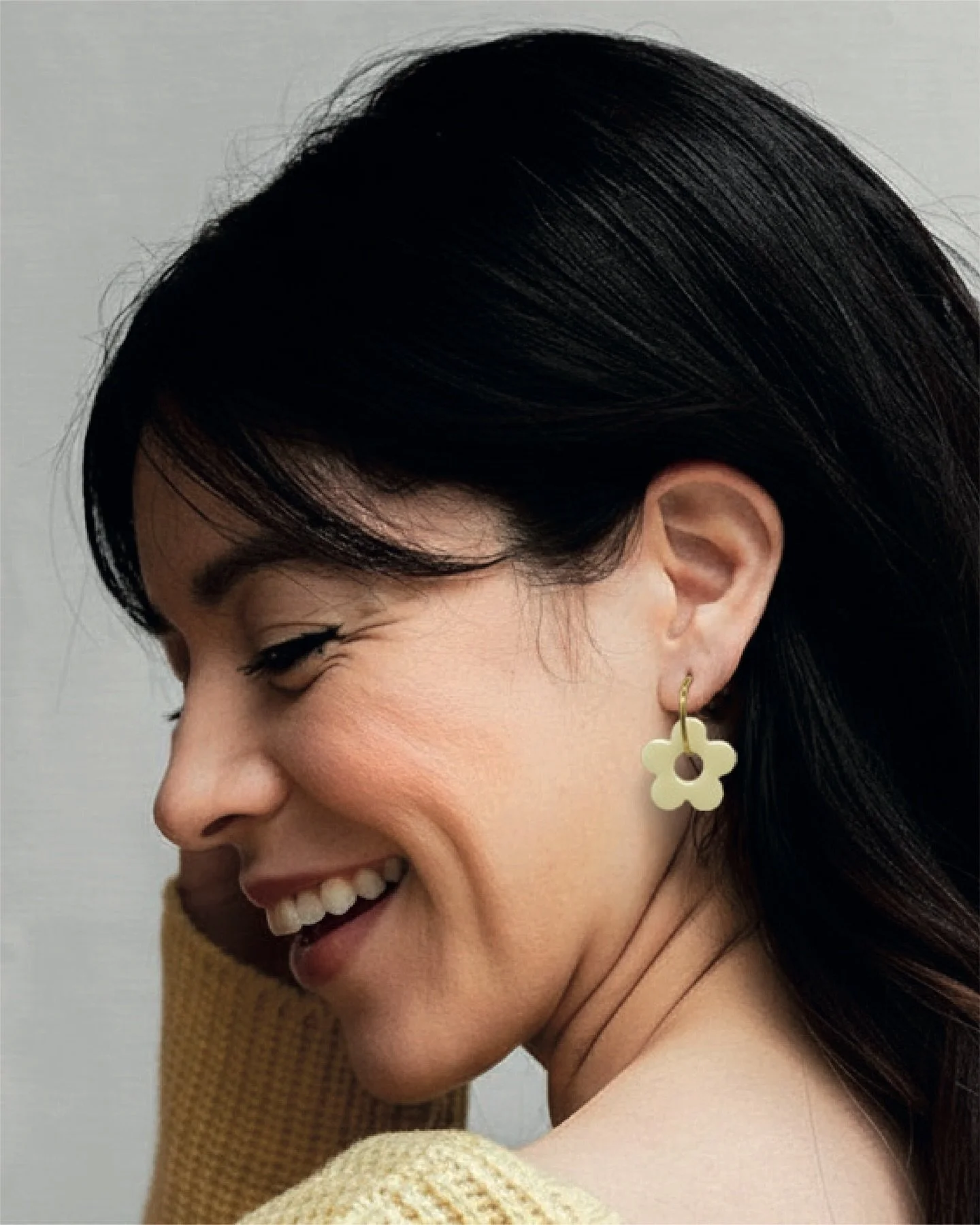 Avui trio llum.
D&rsquo;aquella que no enlluerna, per&ograve; acompanya tot el dia.

Groc suau.
Aporta calma, optimisme i una sensaci&oacute; de dia f&agrave;cil.

Els BEE&rsquo;s s&oacute;n arrecades modulars: canvies el color segons com et vols sen